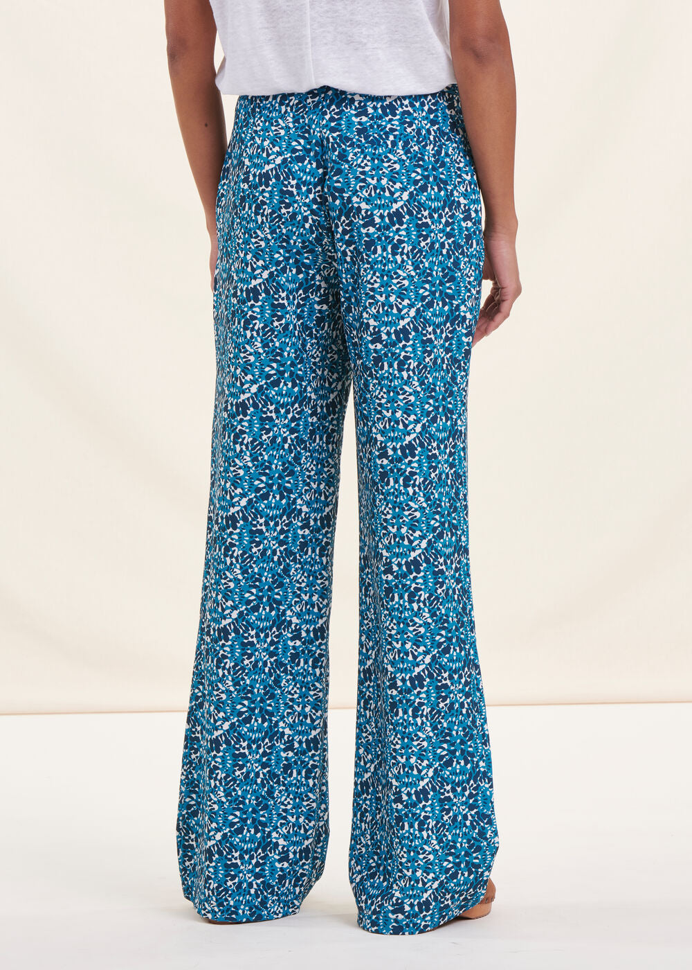 Pantalón ancho azul talle alto estampado