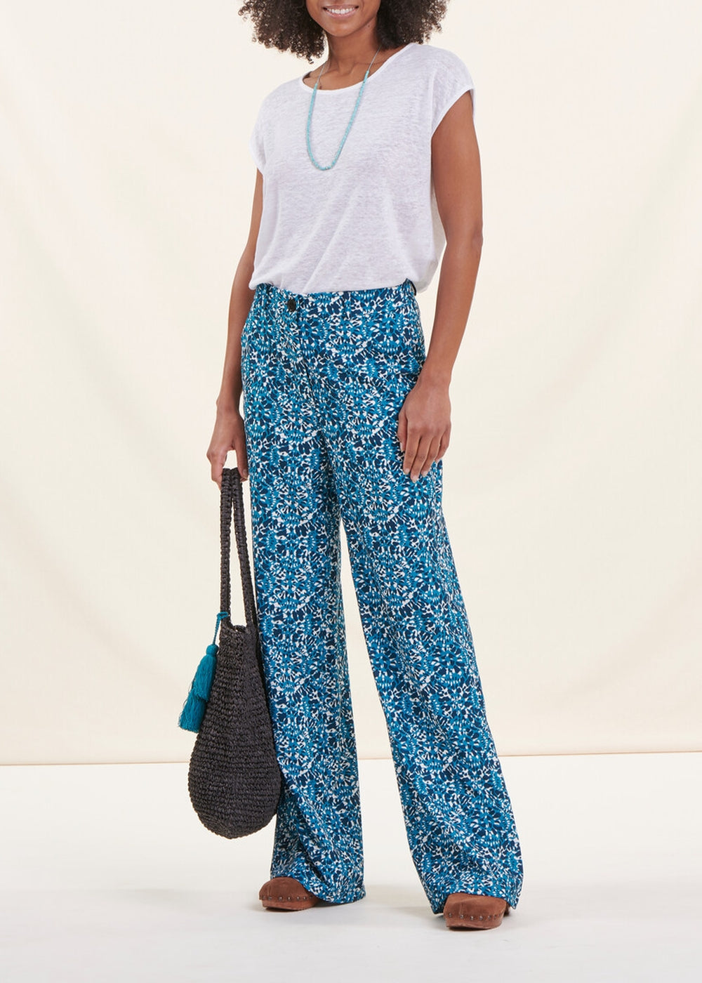Pantalón ancho azul talle alto estampado