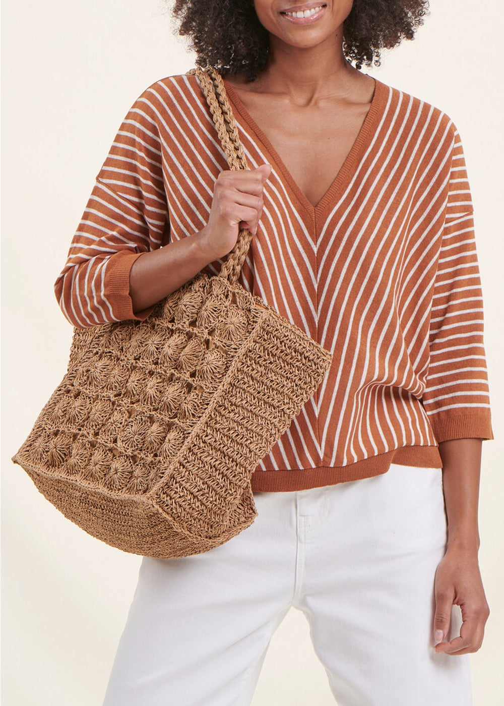 Gestreifter Pullover in Camel mit 3/4-Ärmeln und V-Ausschnitt