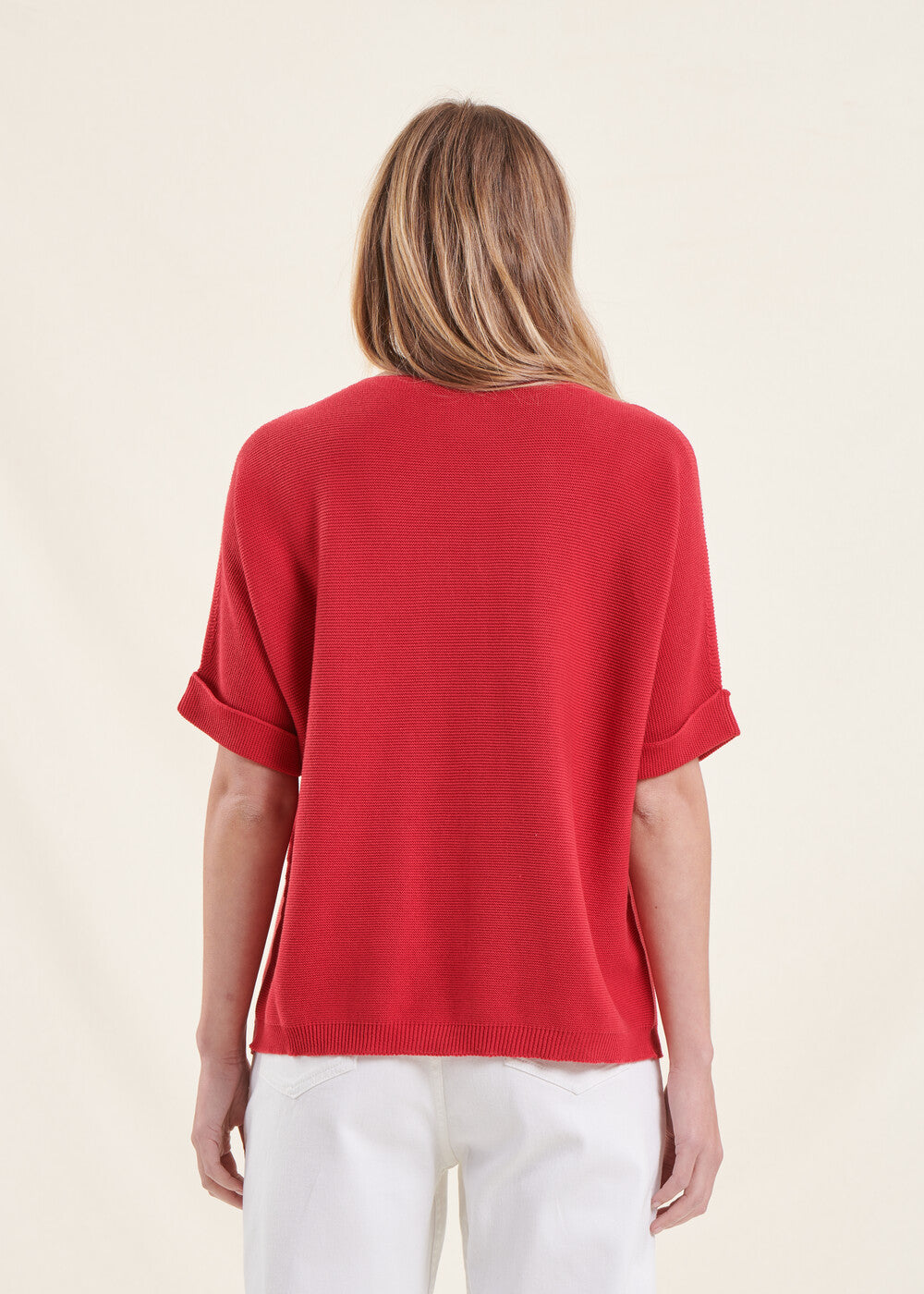 Suéter vermelho de manga curta com decote em V
