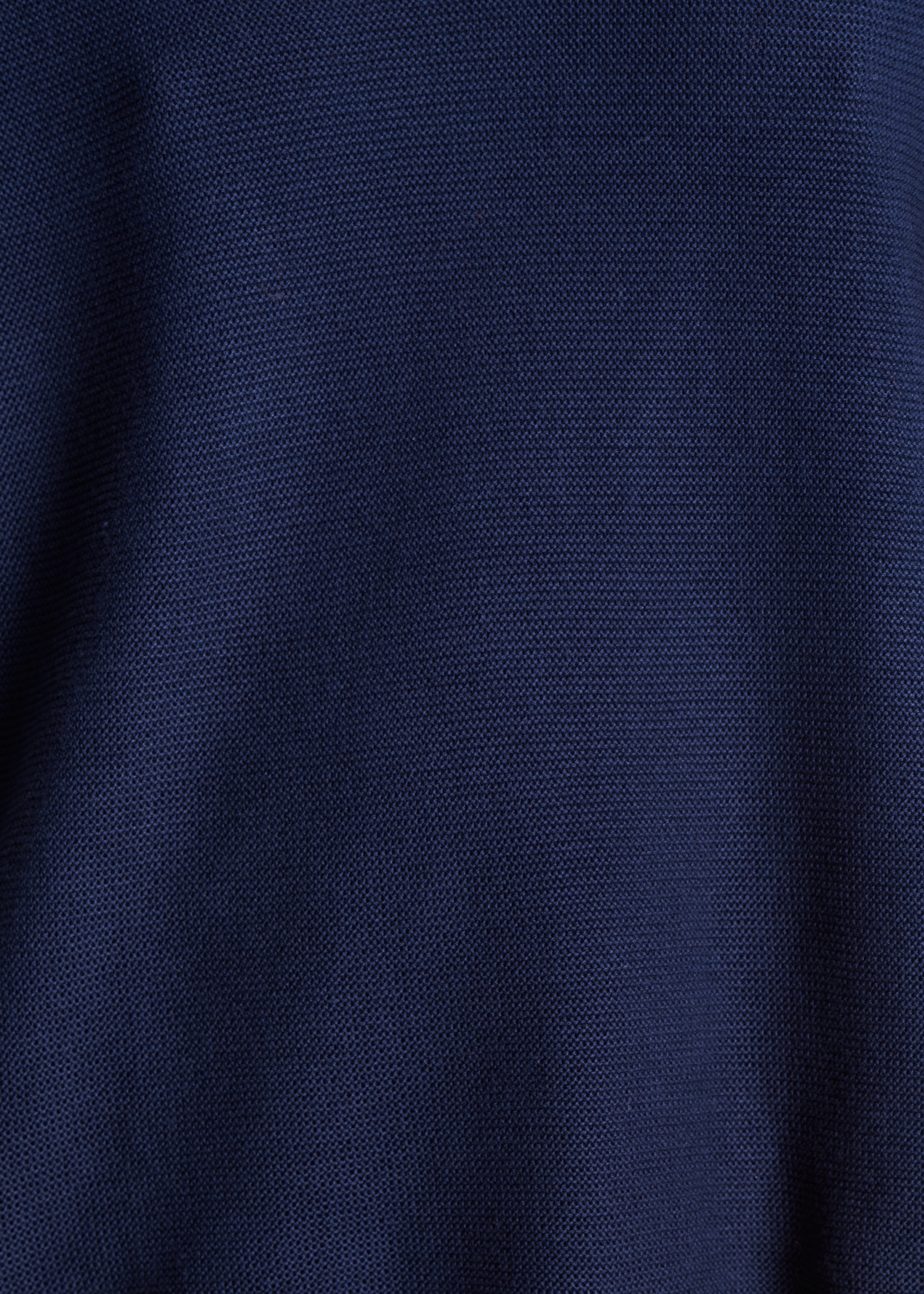 Marineblauwe trui met korte mouwen en V-hals