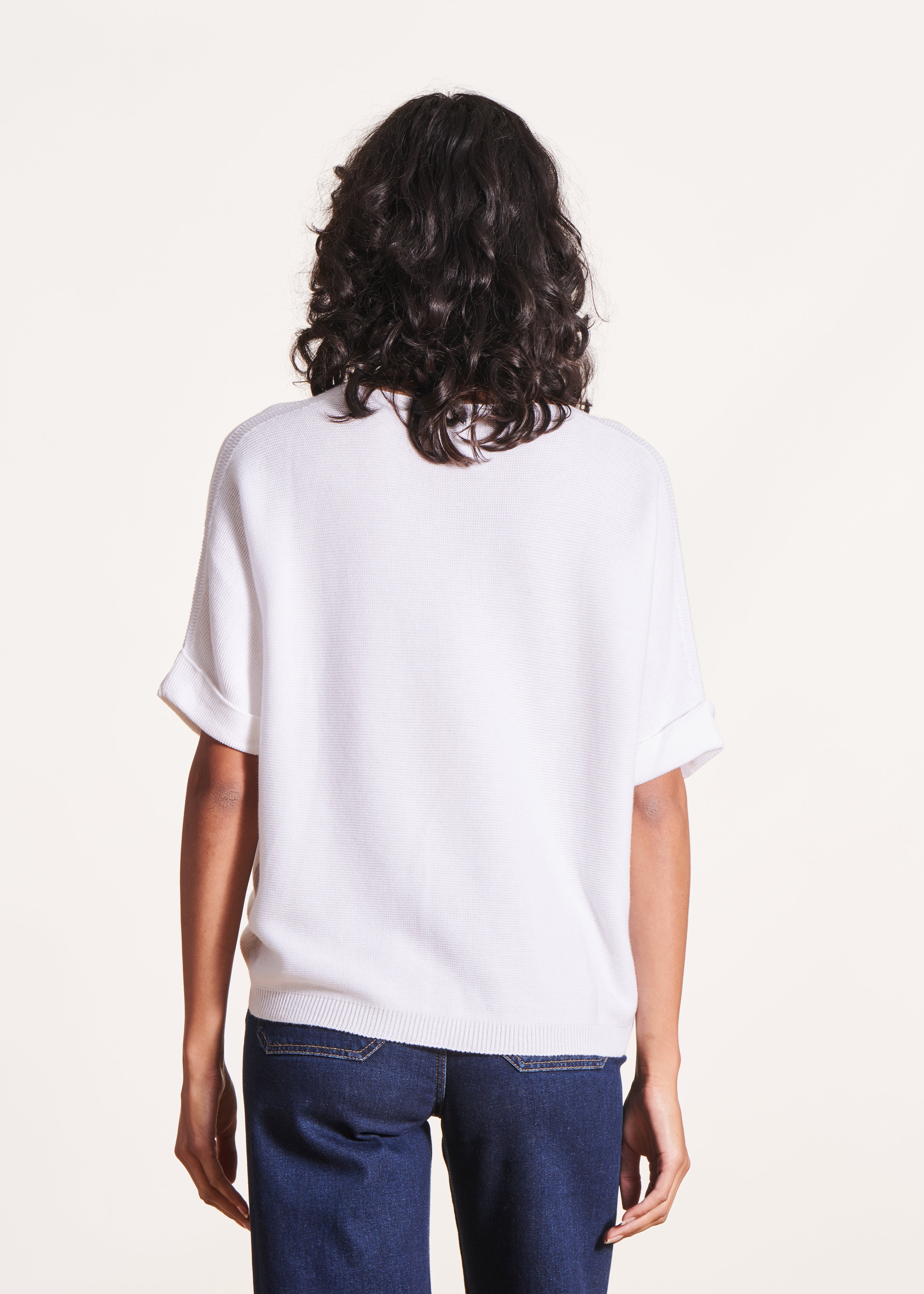 Witte trui met korte mouwen en V-hals