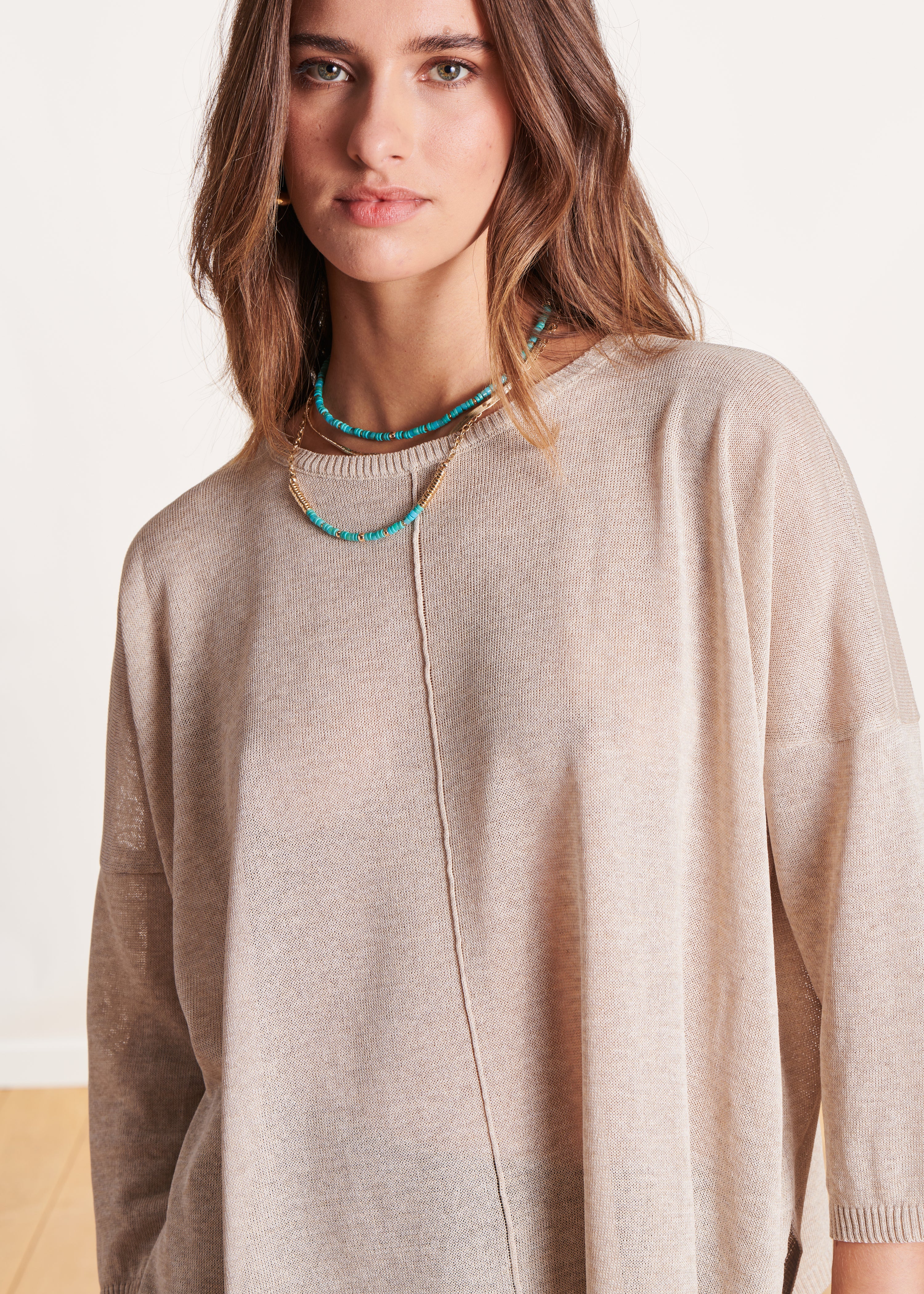 Goldener Pullover mit 3/4-Ärmeln in Oversize-Form