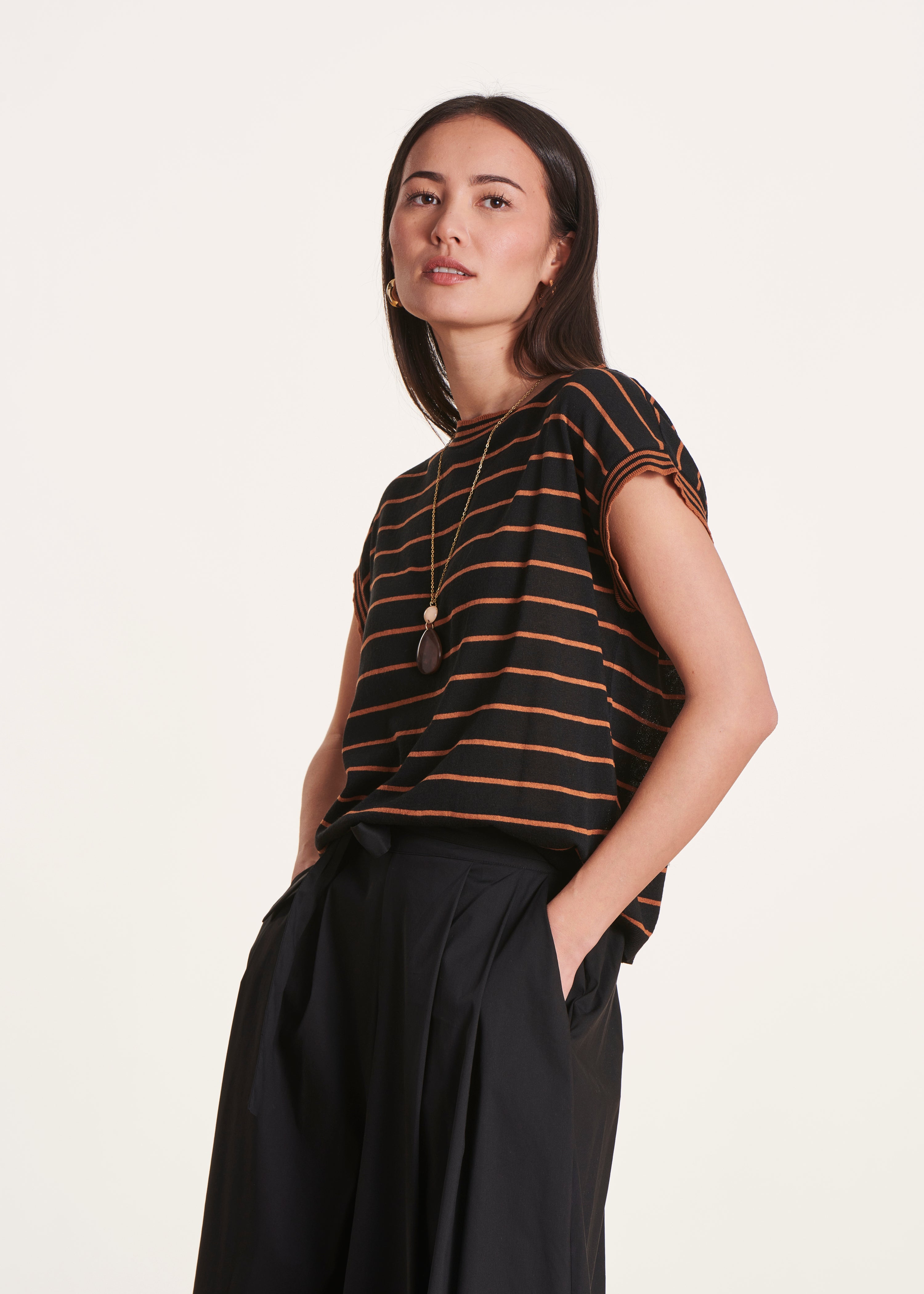 Pull rayé noir manches courtes col rond La Fée Maraboutée