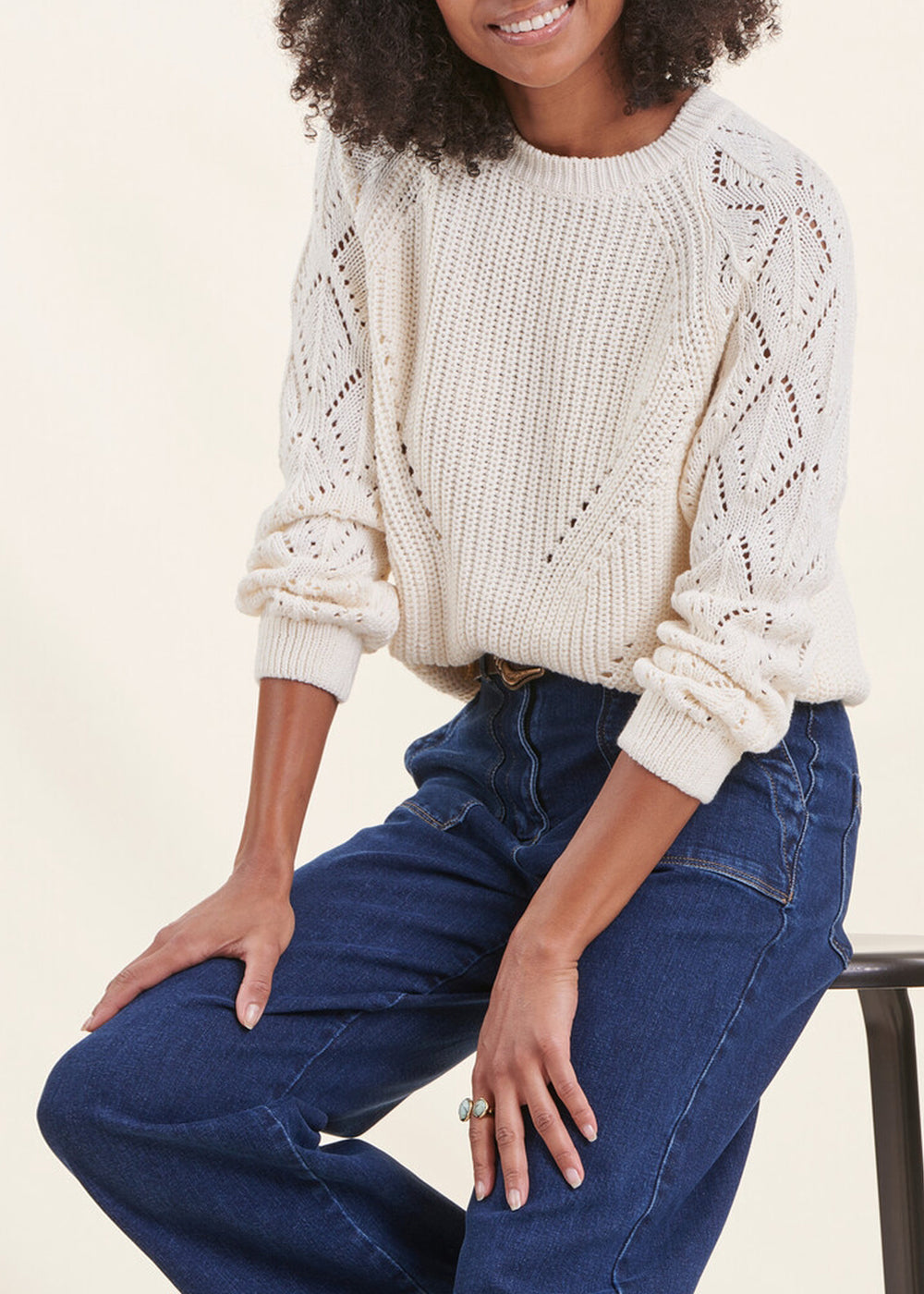 Ecru long-sleeved sweater with round neckline