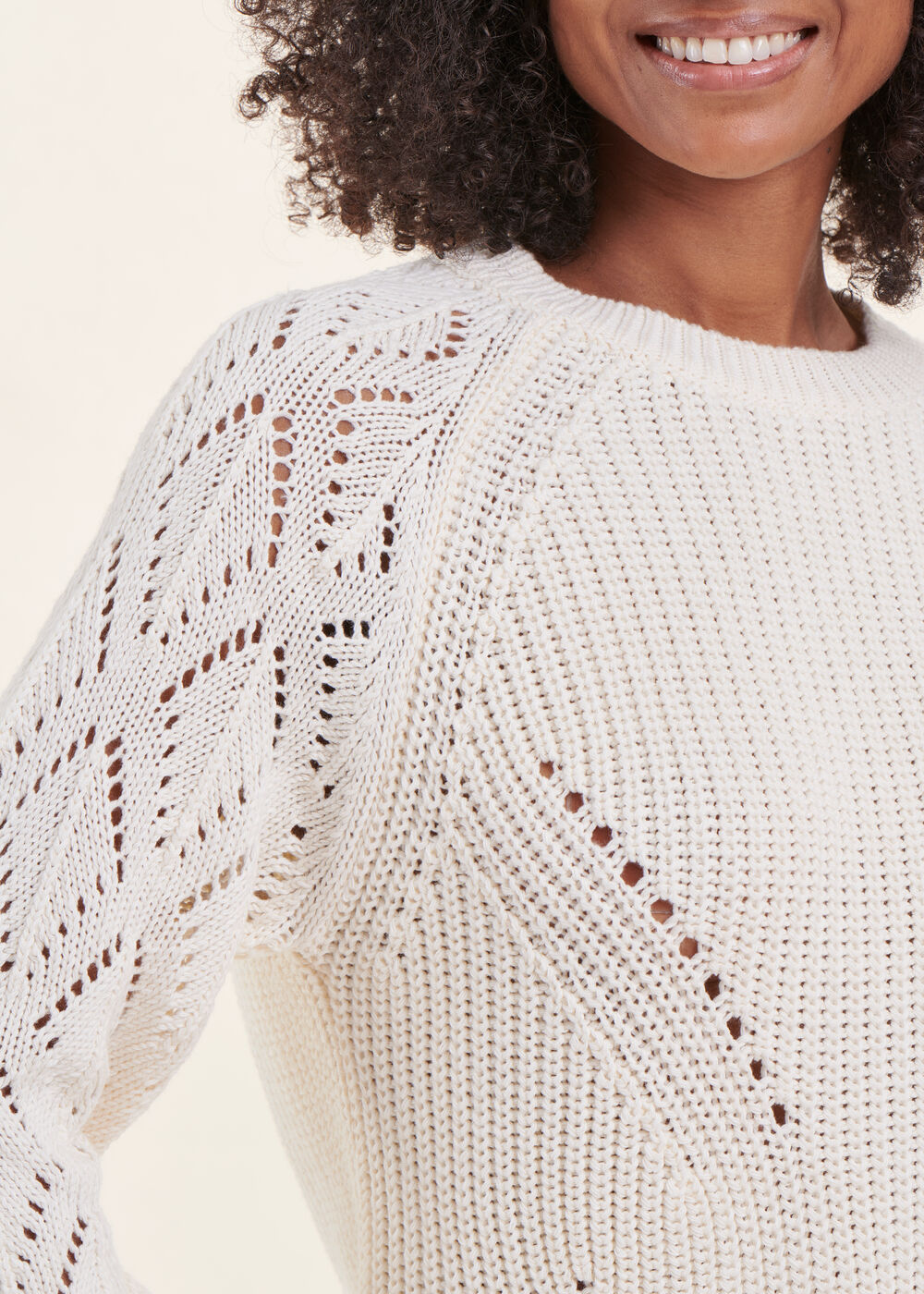 Ecru long-sleeved sweater with round neckline