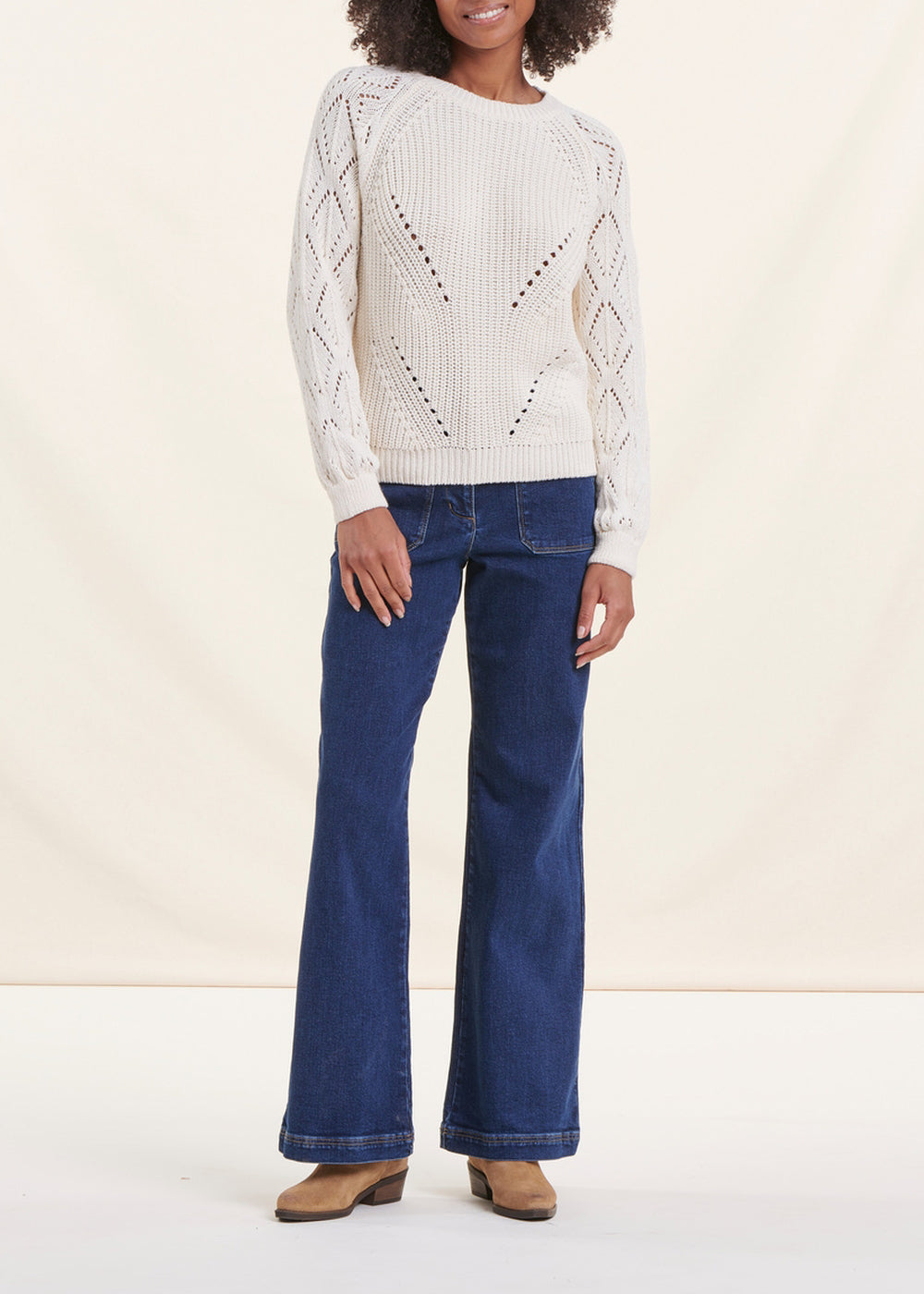 Ecru long-sleeved sweater with round neckline