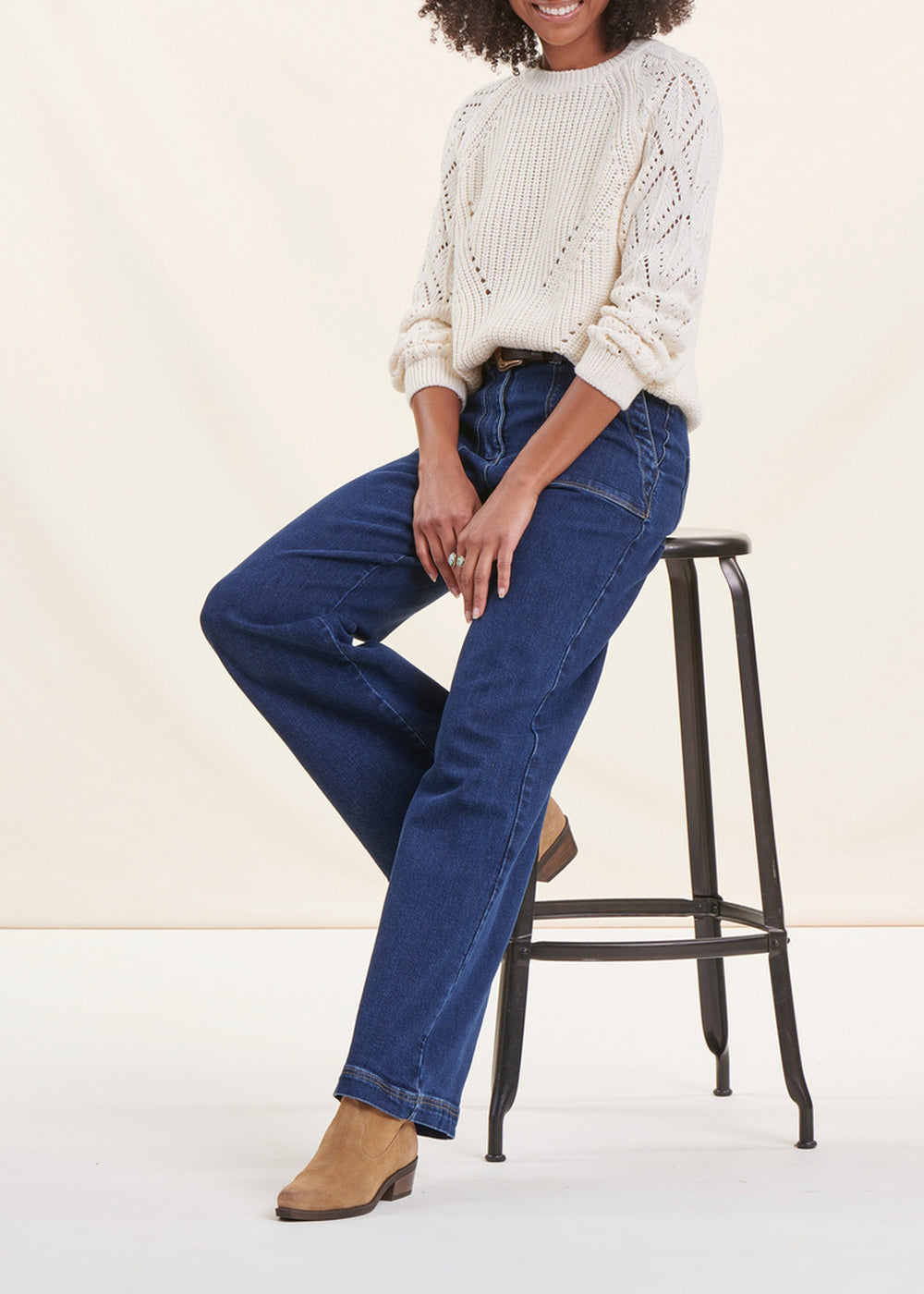 Ecru long-sleeved sweater with round neckline