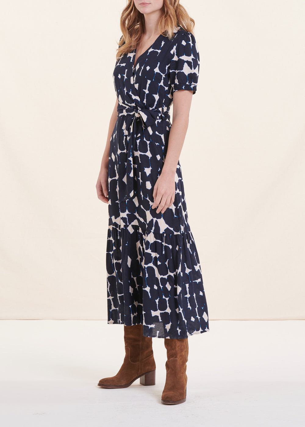 Langes, tailliertes Kleid im Bohemian-Stil, marineblau, mit kurzen Ärmeln