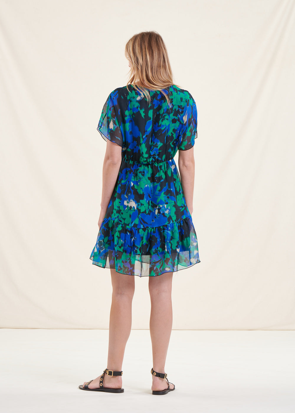 Kurzes Kleid aus bedrucktem Voile