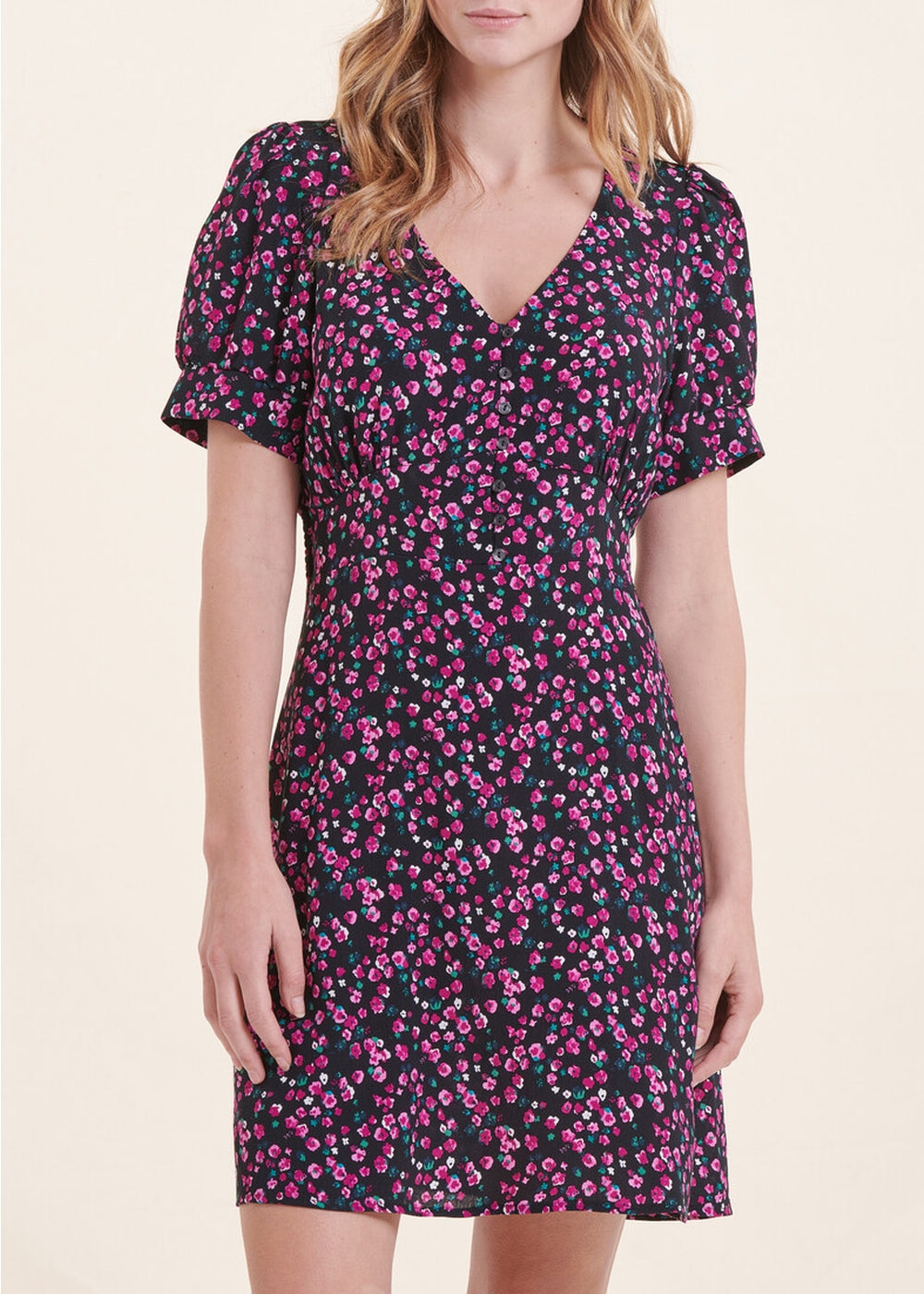 Short black fitted floral dress with short sleeves