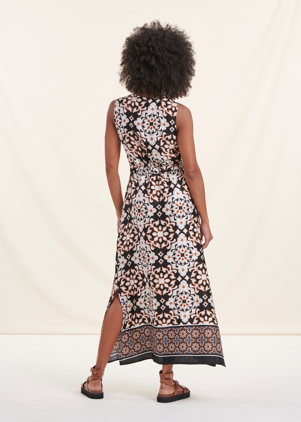 Sleeveless satin maxi dress with ethnic print