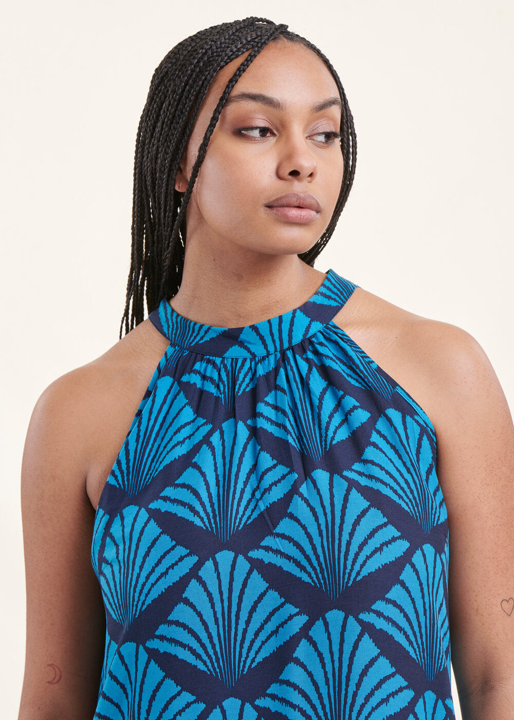 Blauwe lange mouwloze zomerjurk met print