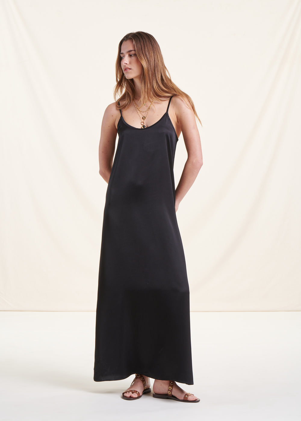 Robe longue noire fluide sale