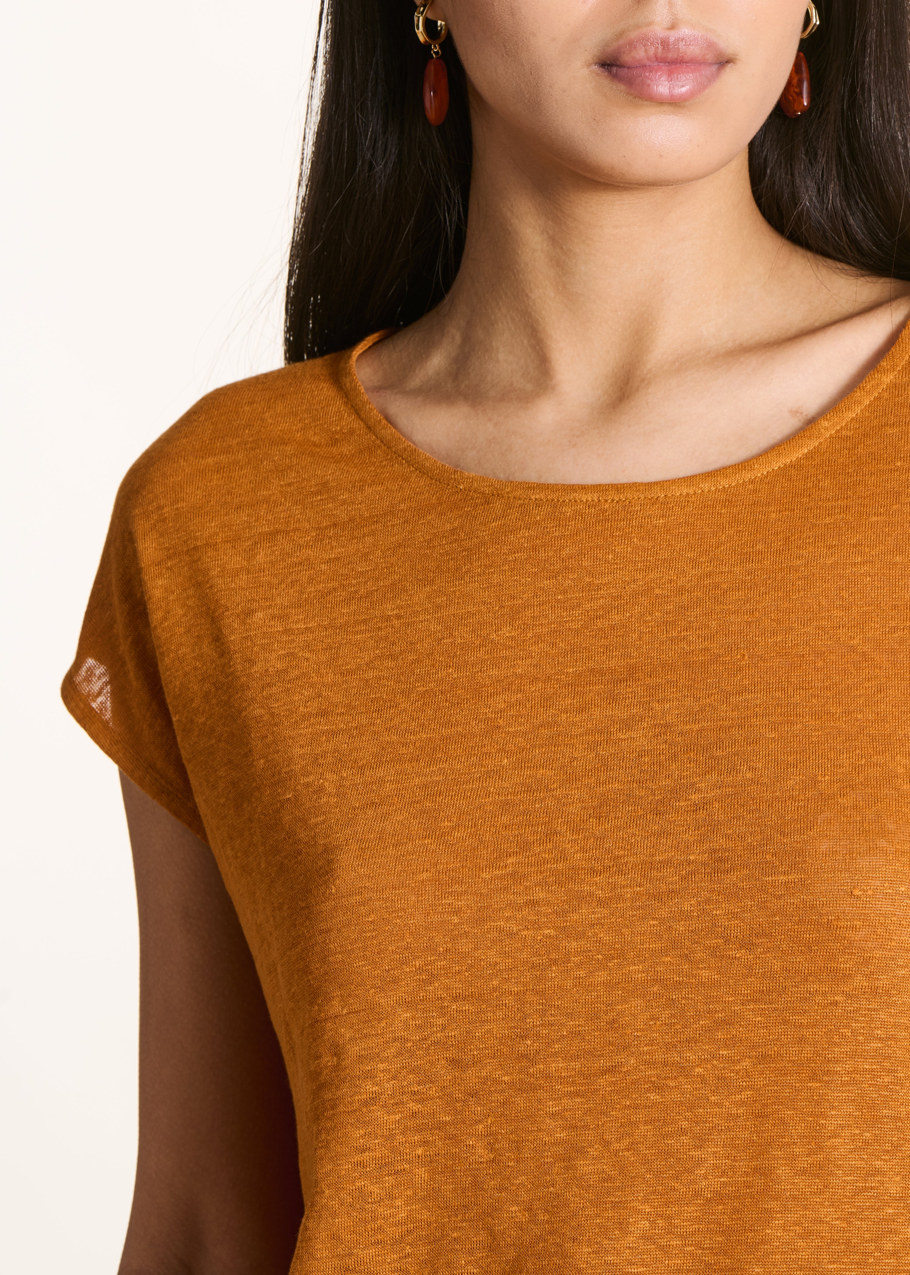 T-shirt dritta ocra in jersey di lino