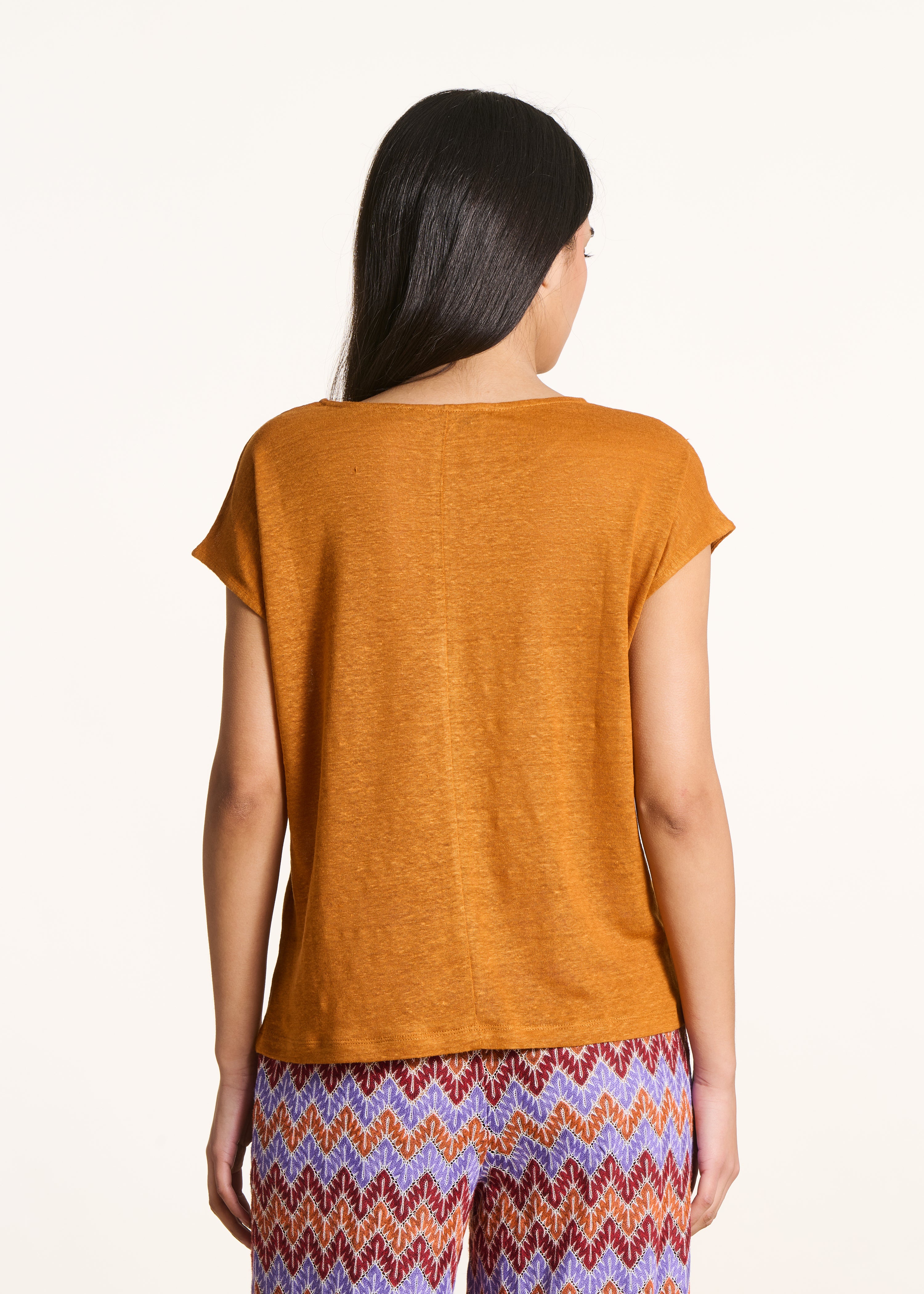 T-shirt dritta ocra in jersey di lino