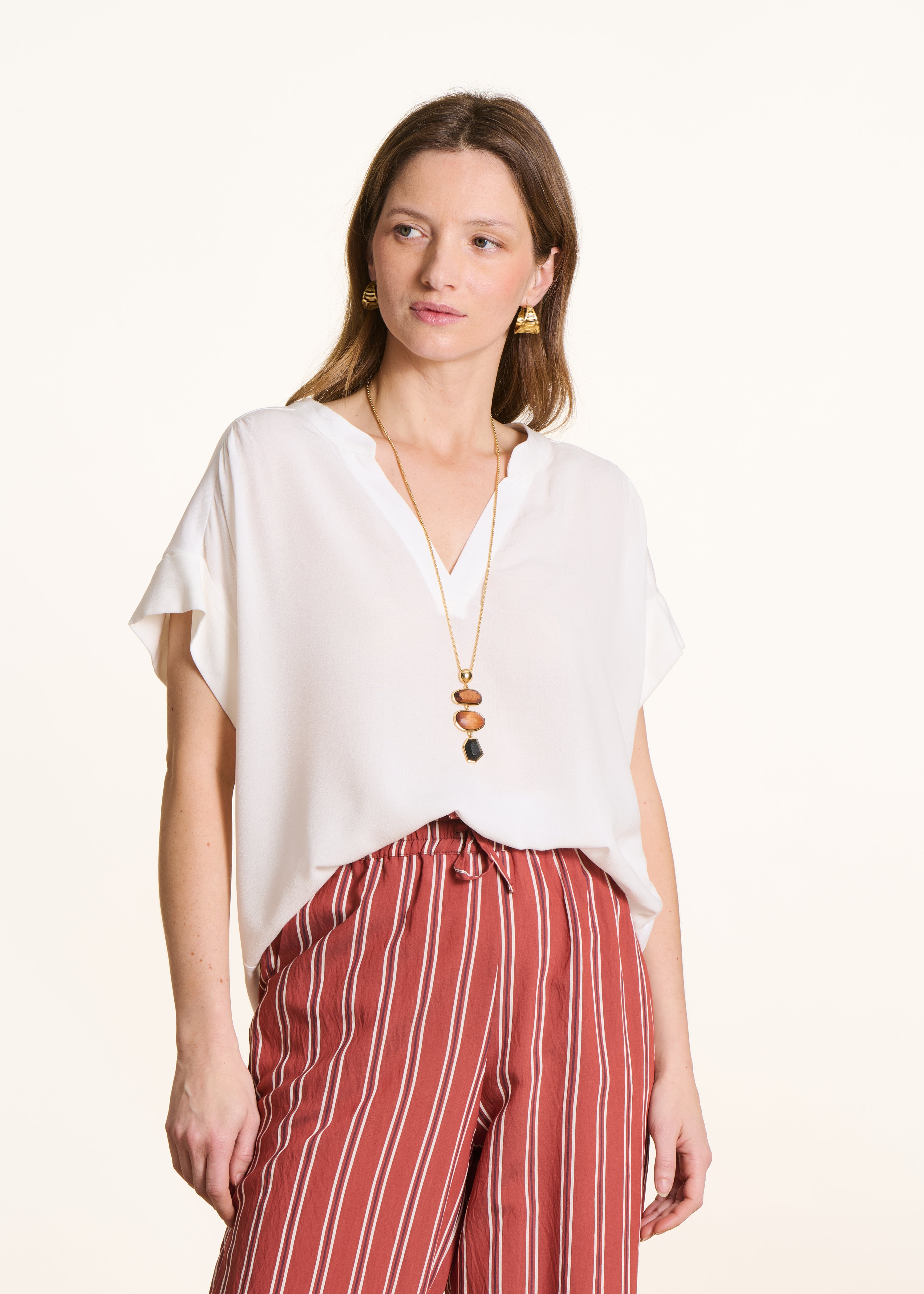 T-shirt van twee stoffen in ecru met korte mouwen