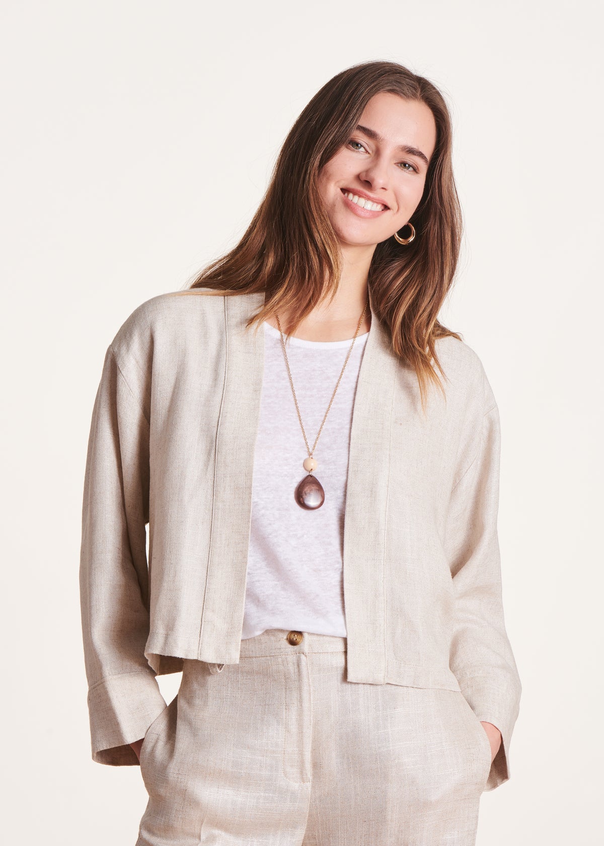 Short beige kimono jacket in iridescent linen
