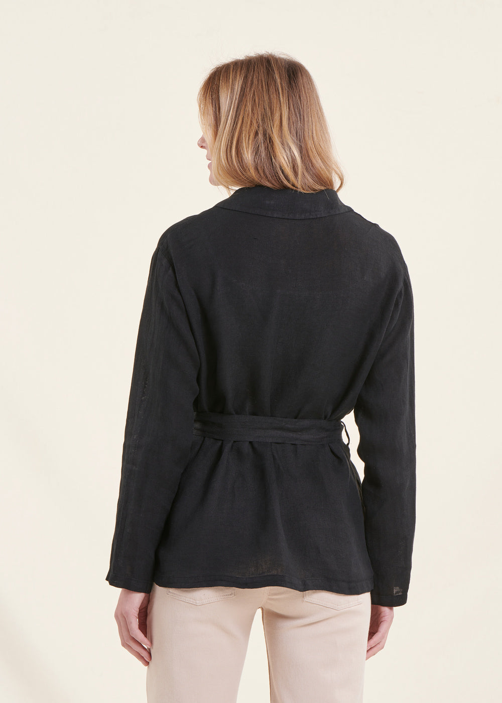 Schwarze Schneiderjacke aus Leinen