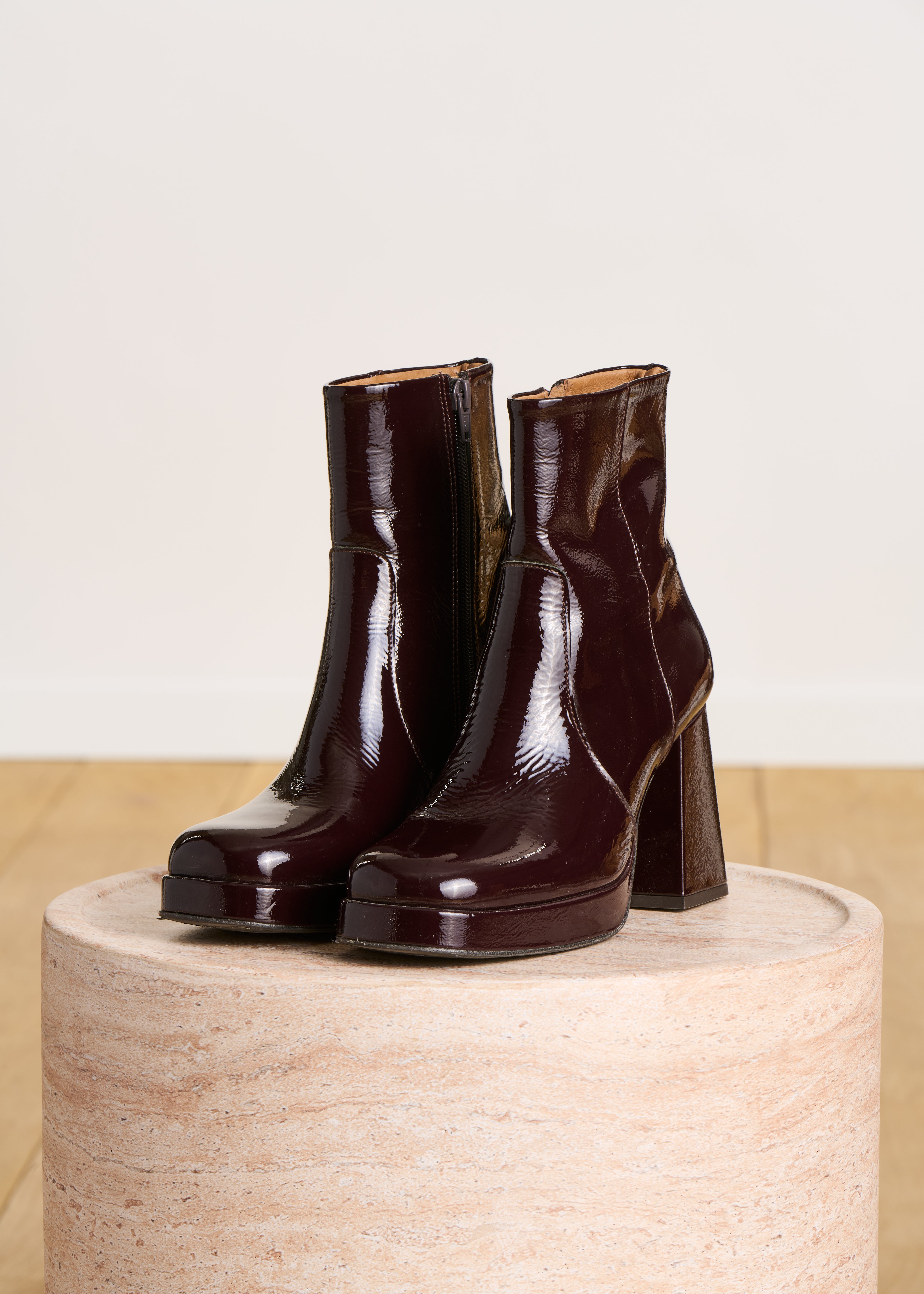 Bottines vernis marron à talons La Fée Maraboutée