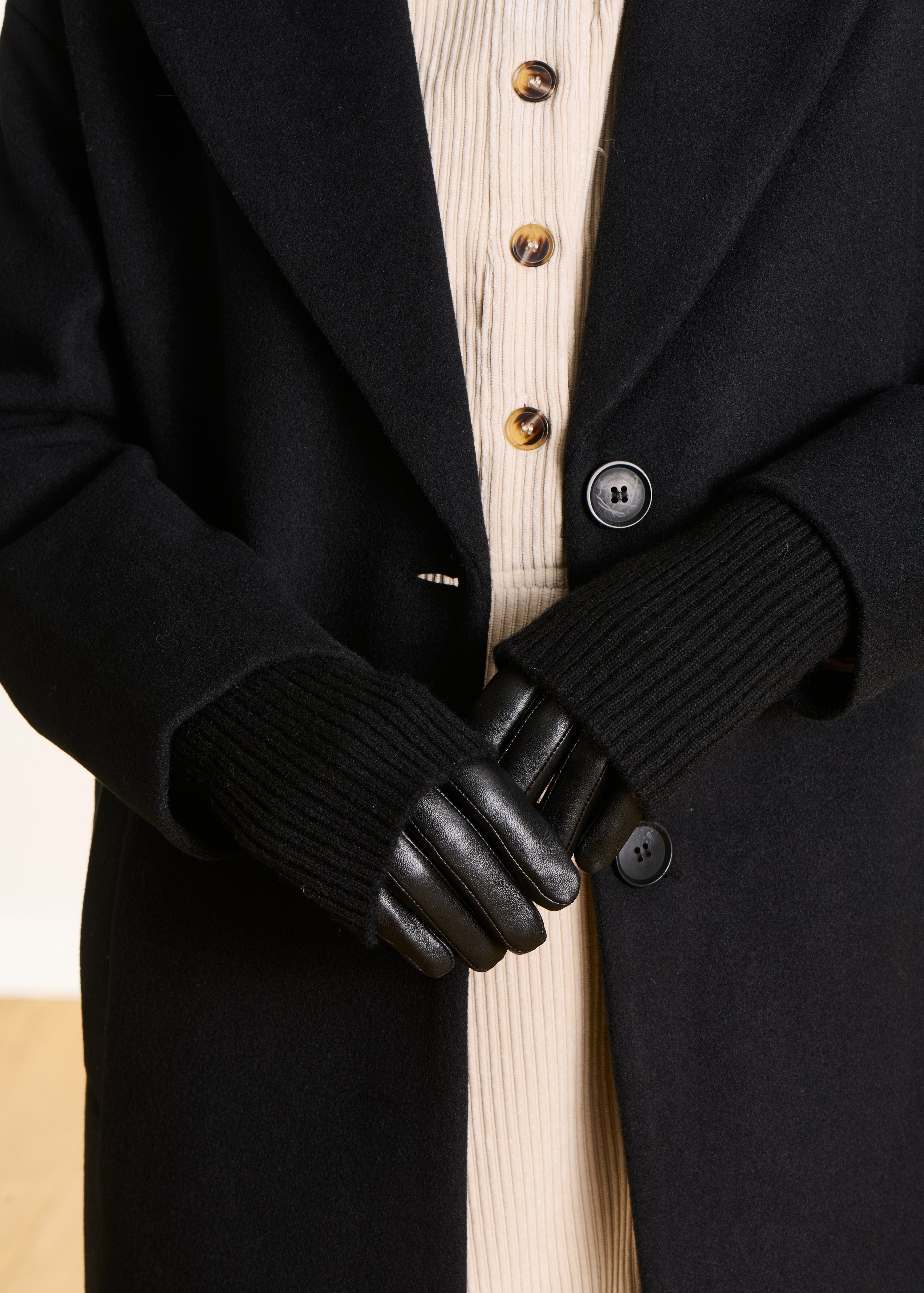 handschuhe wolle leder Schwarze Handschuhe aus Wolle und Leder