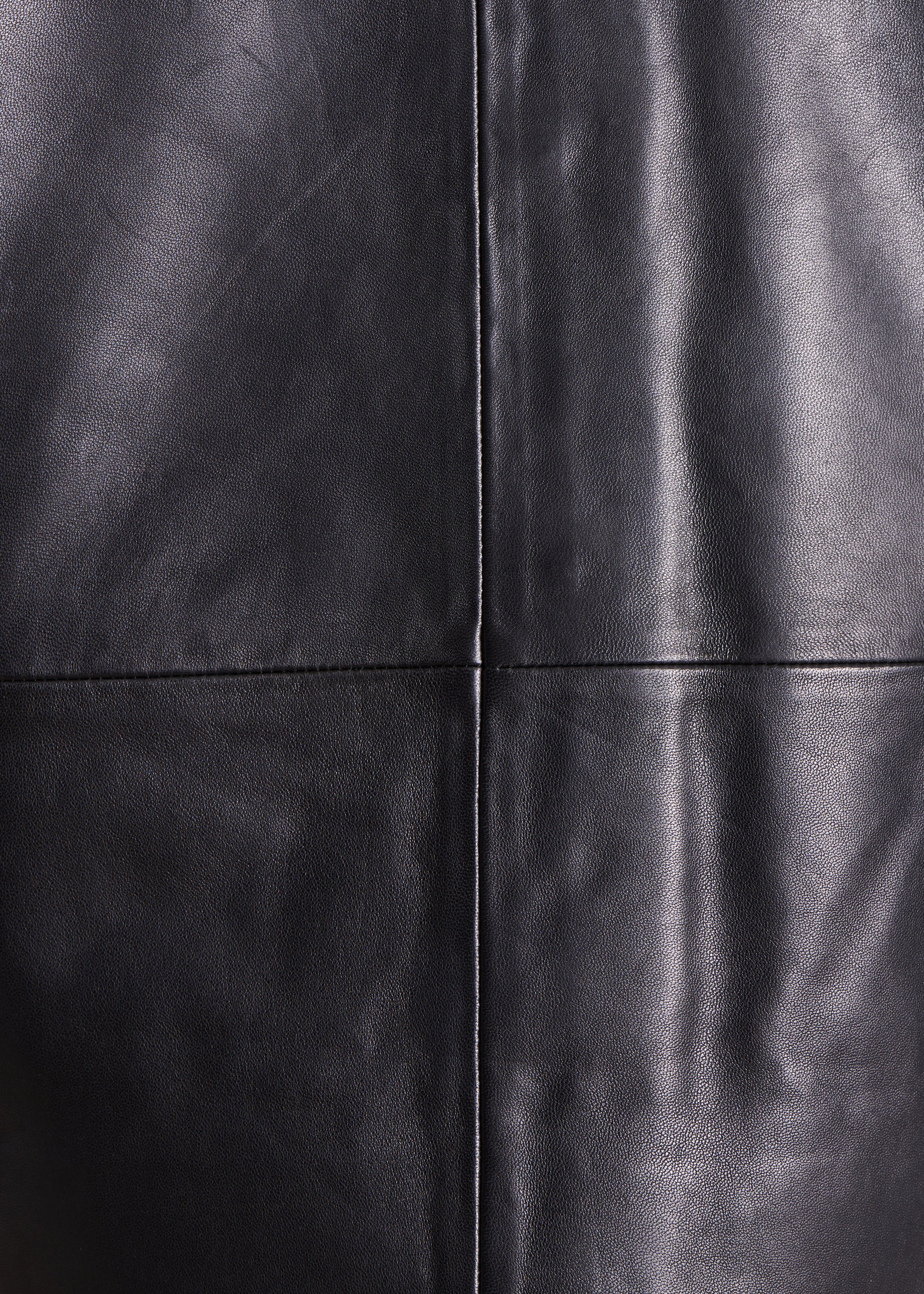 Blouson court en cuir noir