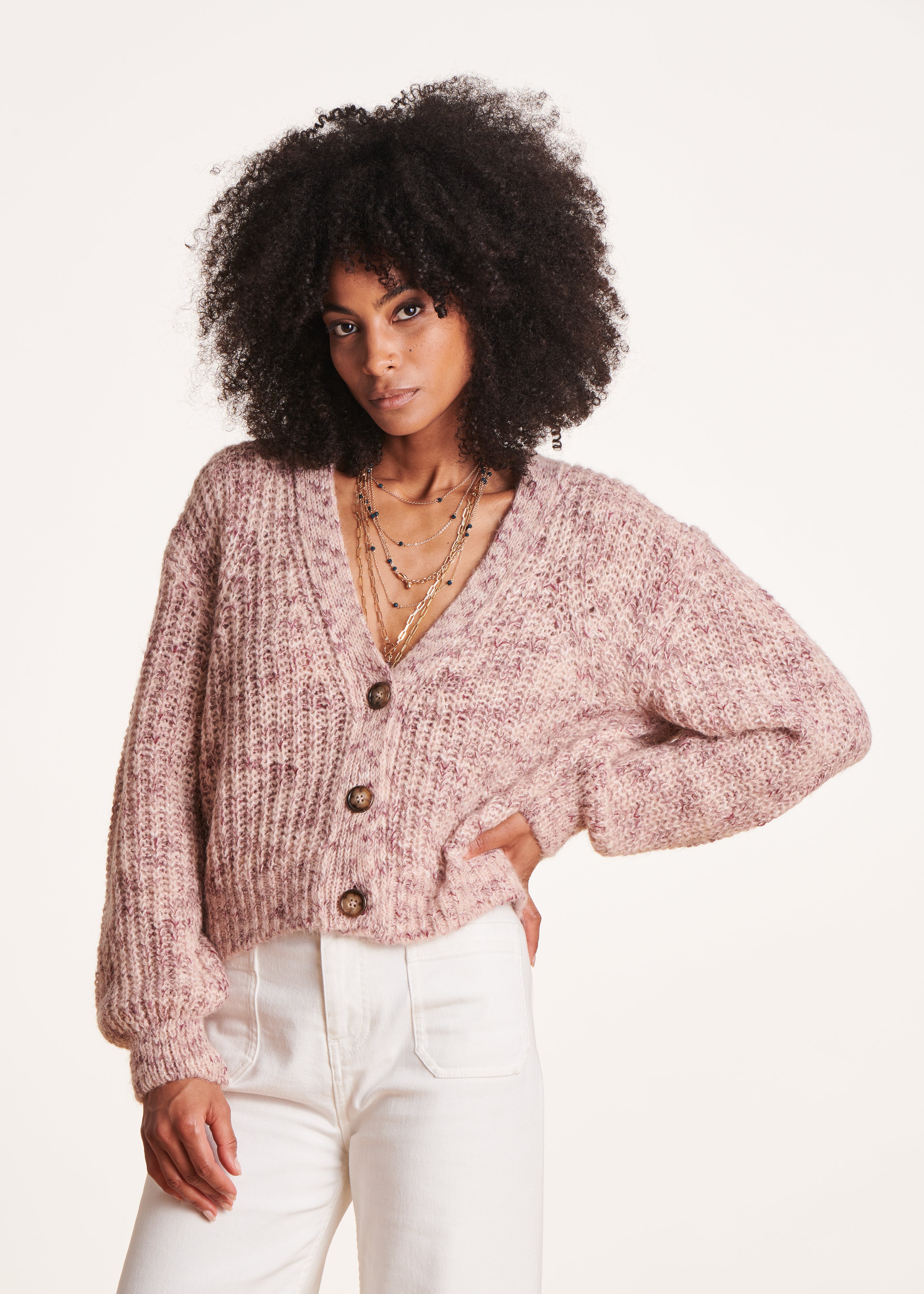 Short pale pink cardigan in chunky knit La Fée Maraboutée