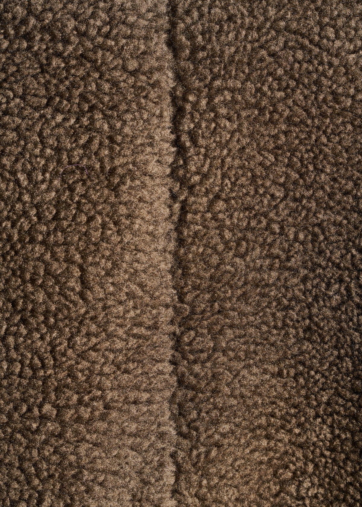 Halblanger khakifarbener Mantel mit Hemdkragen