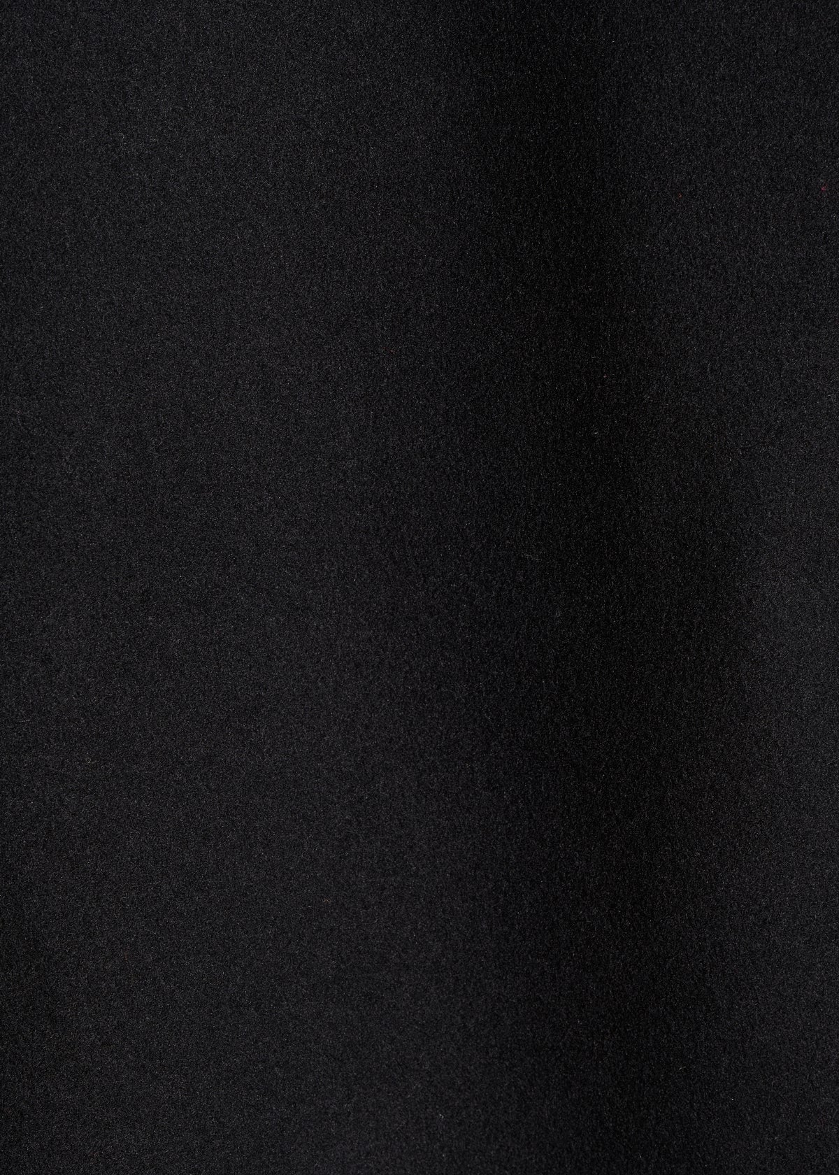 Cappotto nero aderente di media lunghezza