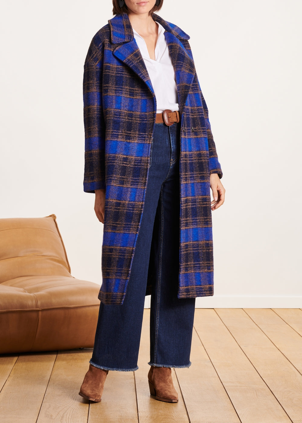 Lange blauw geruite jas