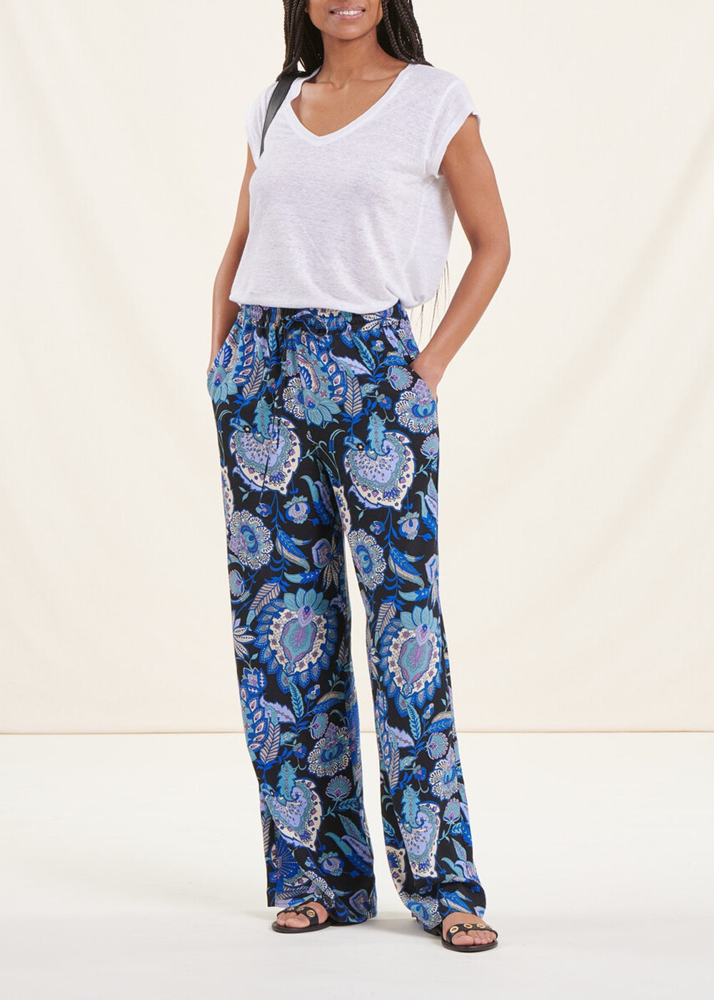 Pantalon large à imprimé noir et bleu