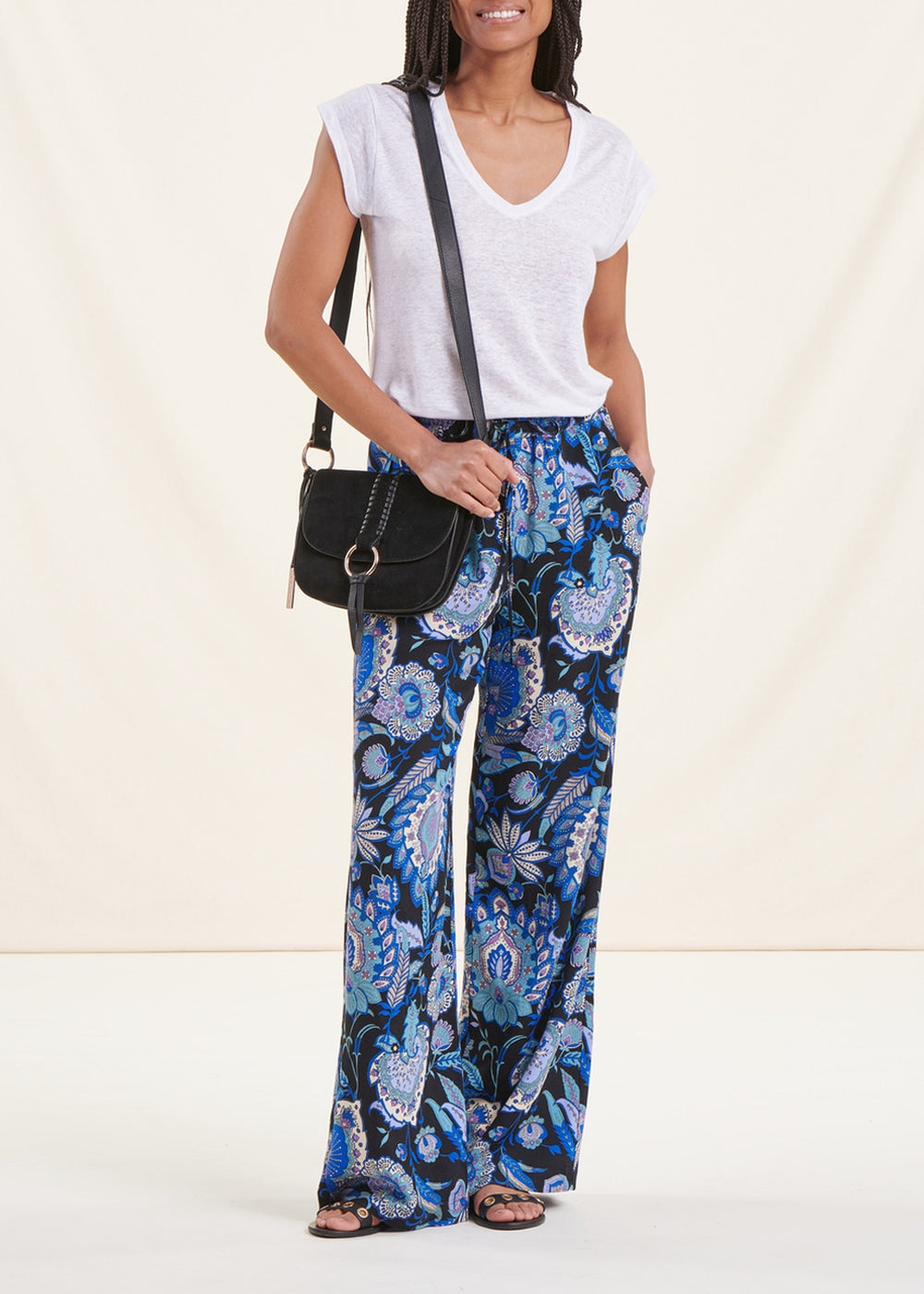 Pantalon large à imprimé noir et bleu