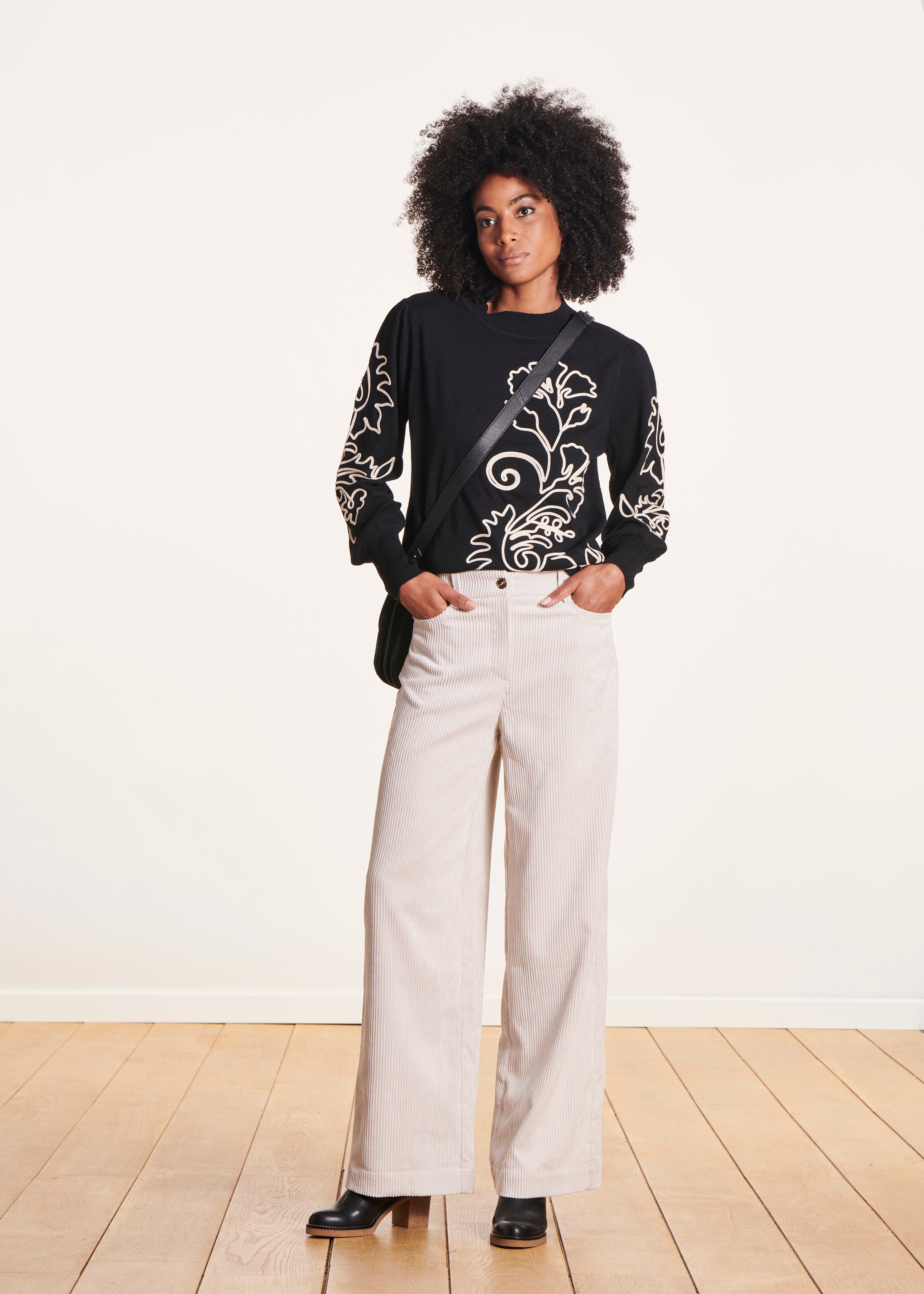 Pantalon large en velours côtelé rouge - M'elle Boutique Pantalon large en velours côtelé rouge - M'elle Boutique