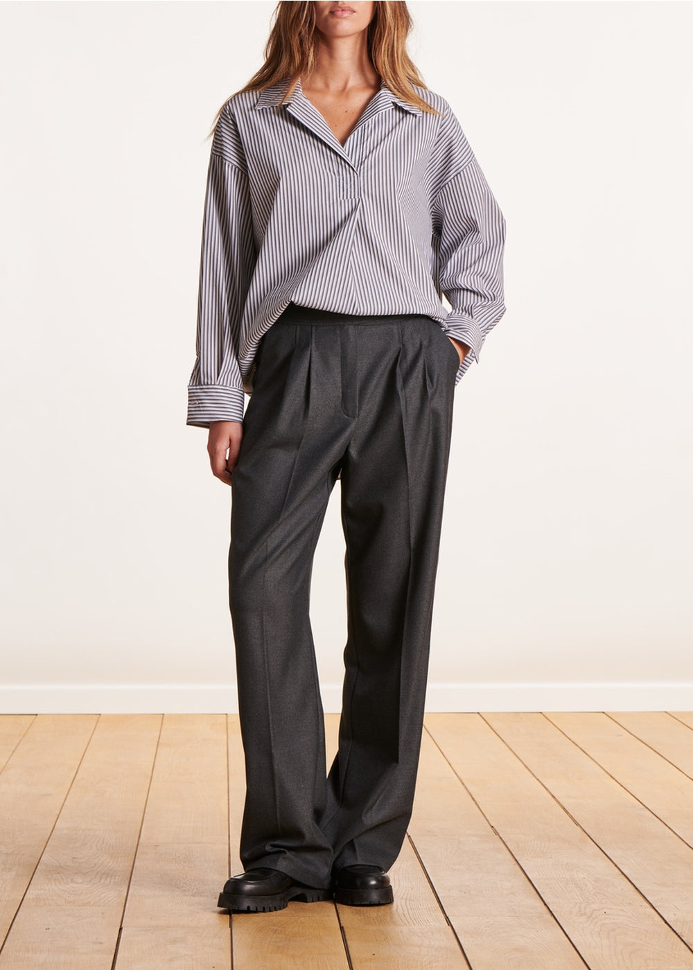 Pantalon gris anthracite large ceinture fantaisie