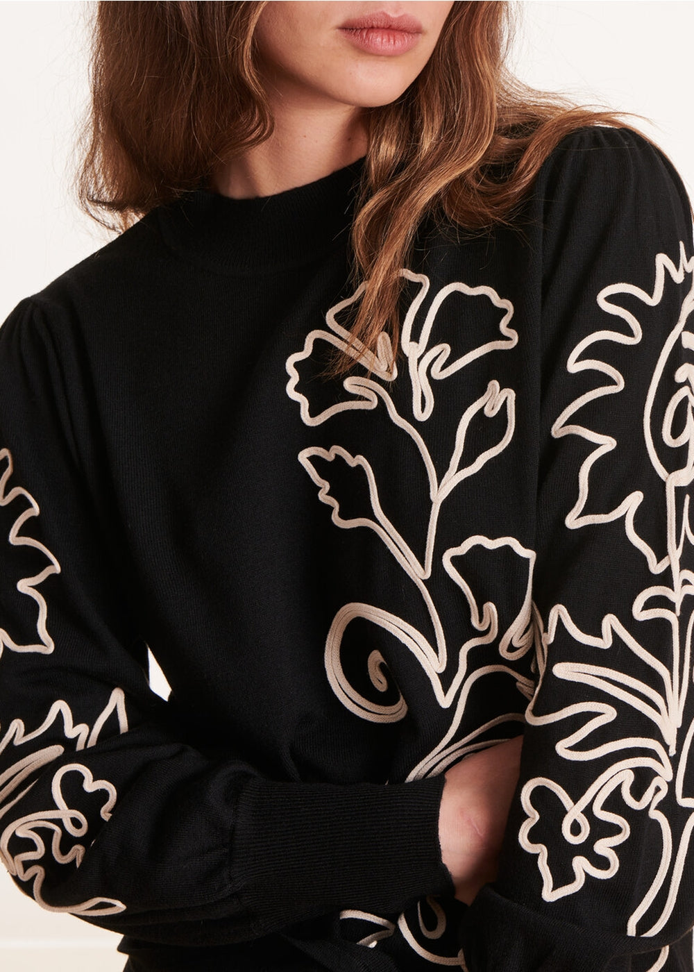 schwarz Feinstrickpullover mit Blumenstickerei