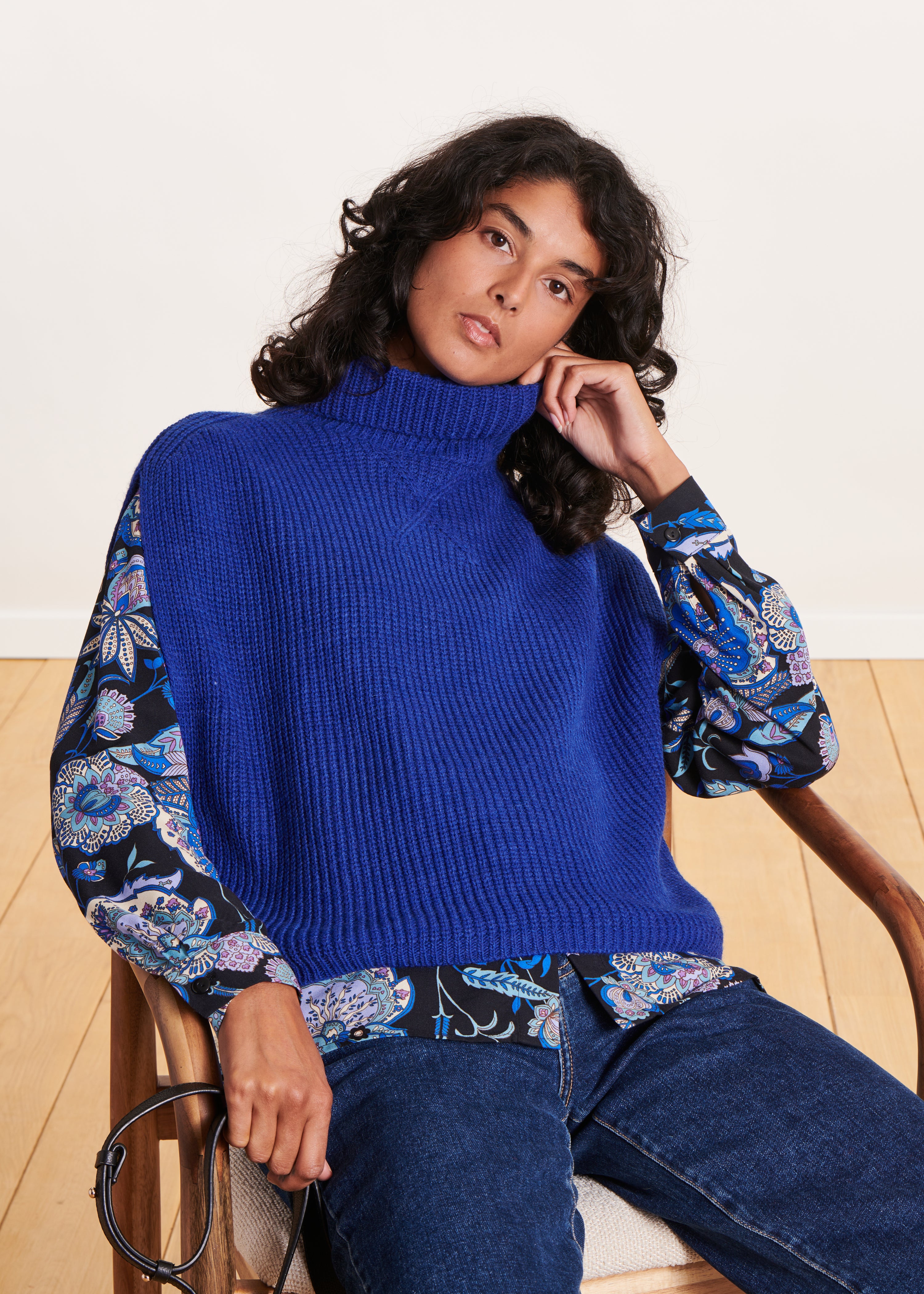 Blue sleeveless turtleneck sweater La Fée Maraboutée