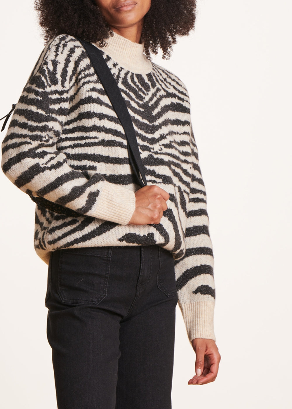 Loose-fitting black and white zebra jumper