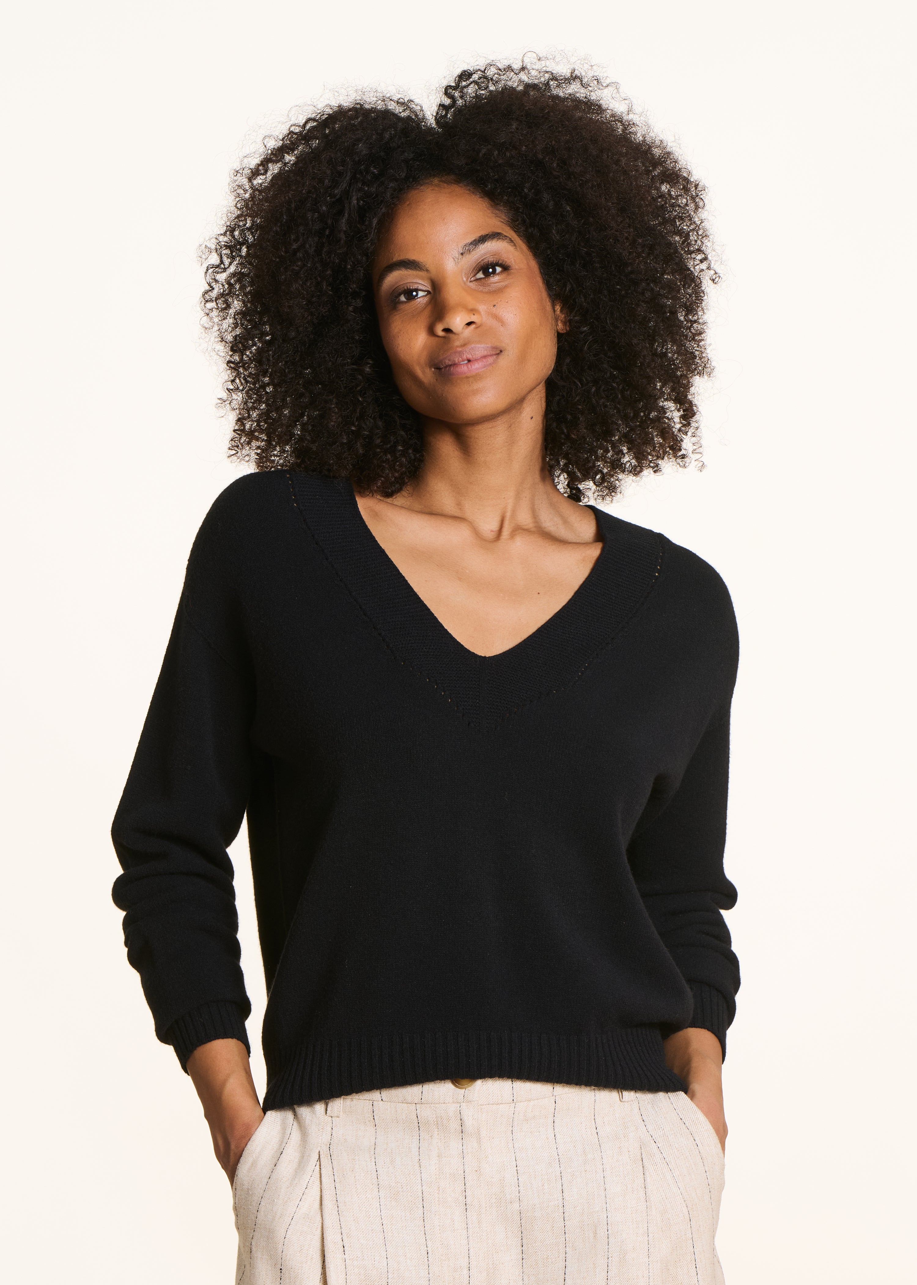 schwarz, gerader Pullover mit V-Ausschnitt