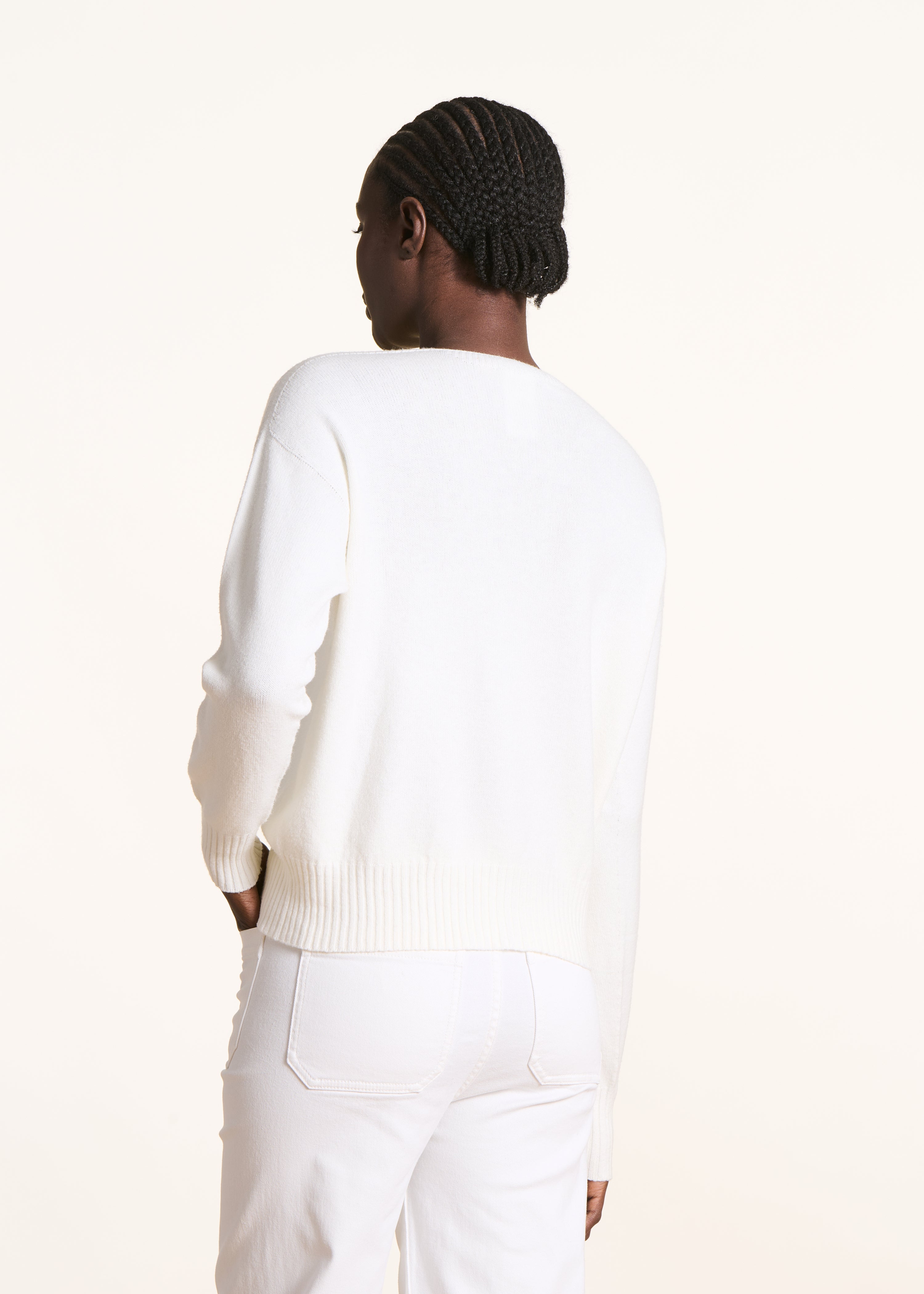 Pull écru droit à encolure V