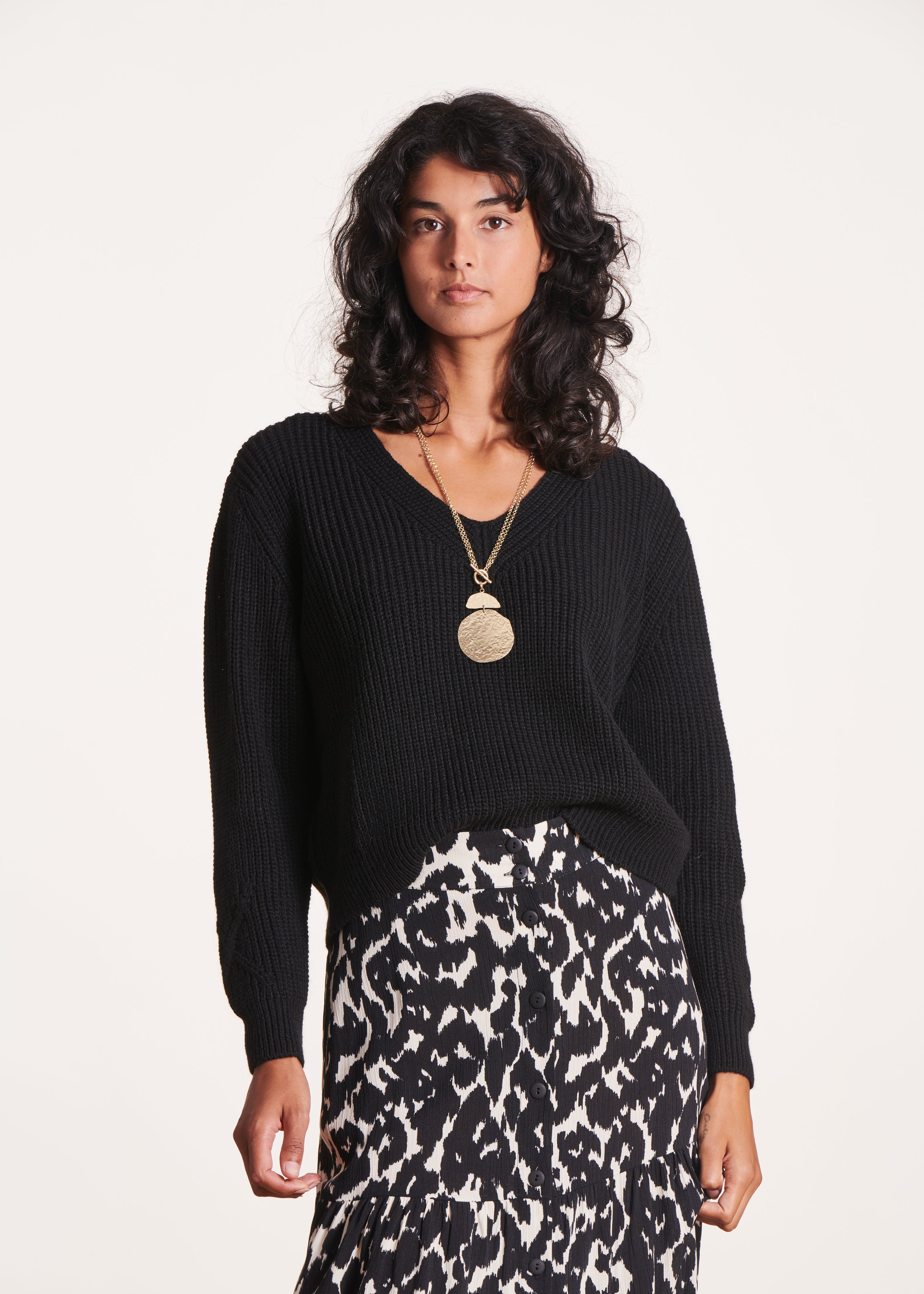 Pull noir court femme sale