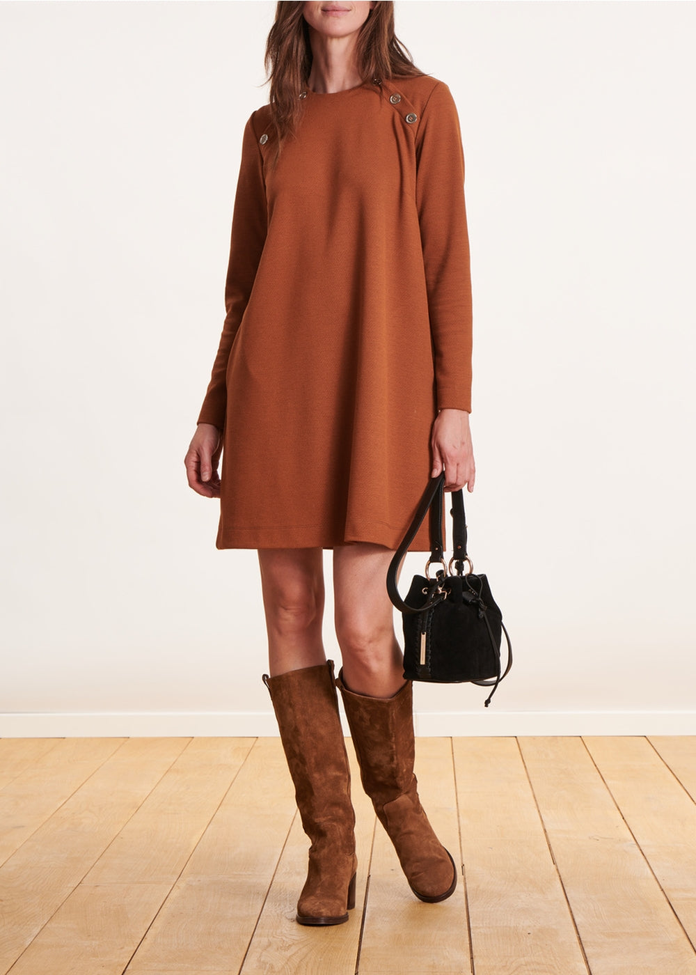 Robe courte terracotta boutonnage épaules