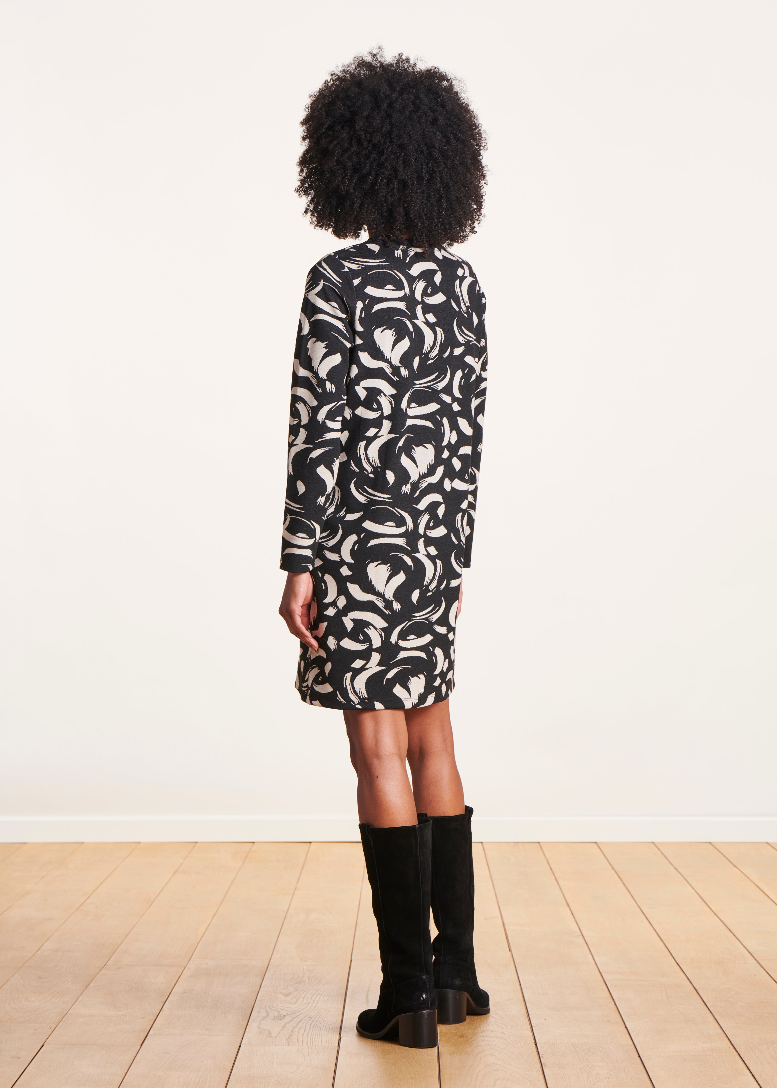 Kurzes Kleid mit weiß Druck