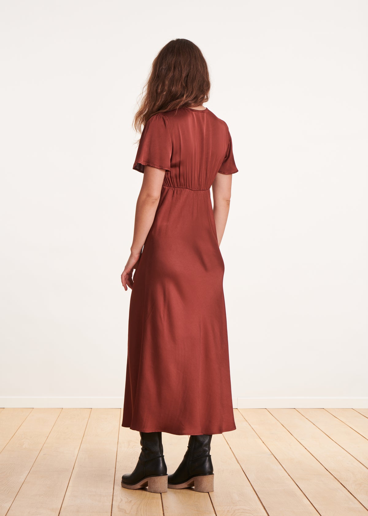 Long flowing burgundy fitted dress with short sleeves
