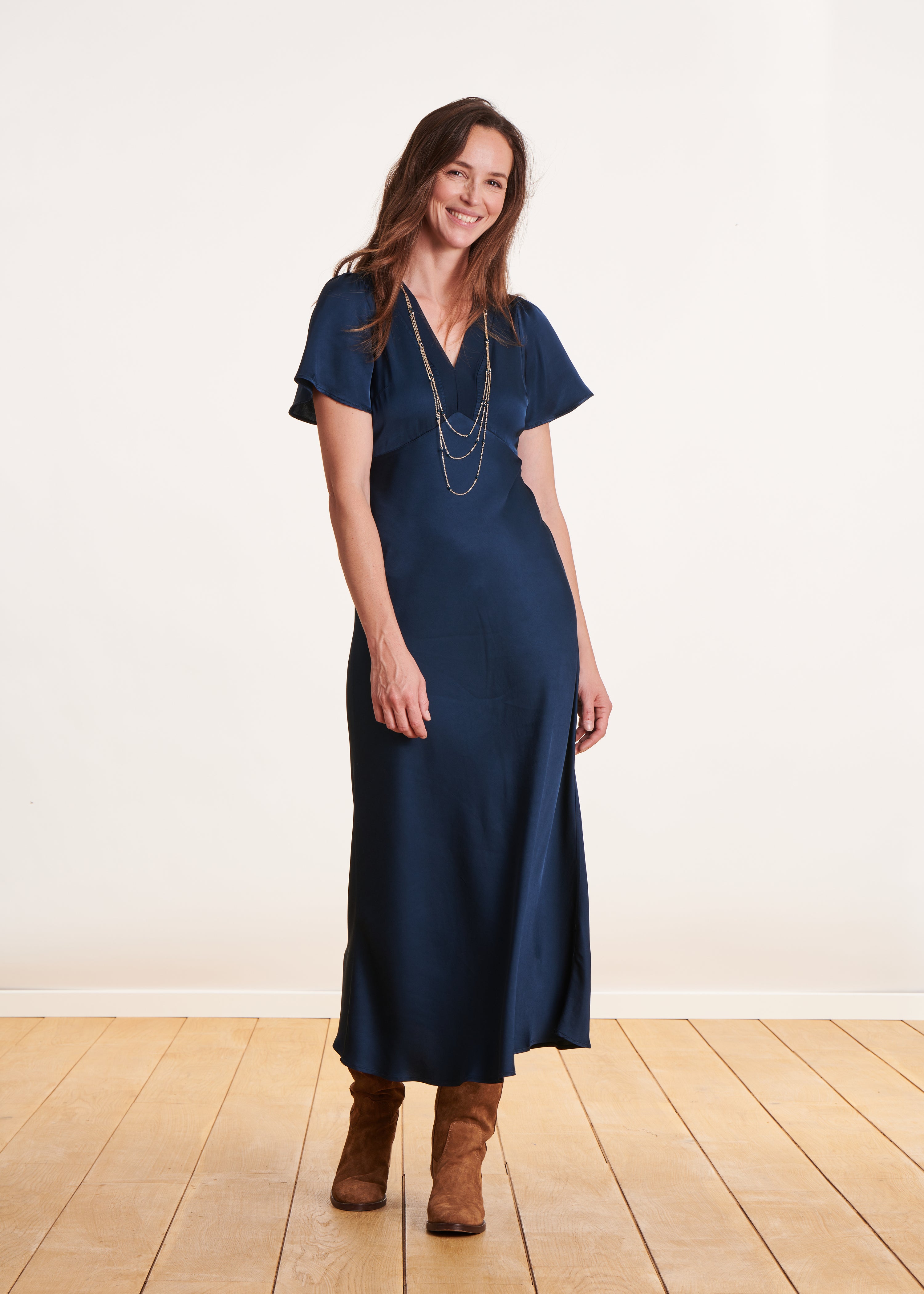 Robe longue cintrée fluide bleu pétrole à manches courtes La Fée