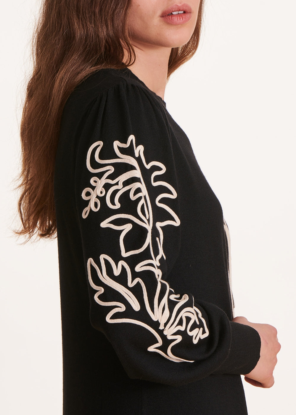 Mid-length black knit dress with flower embroidery