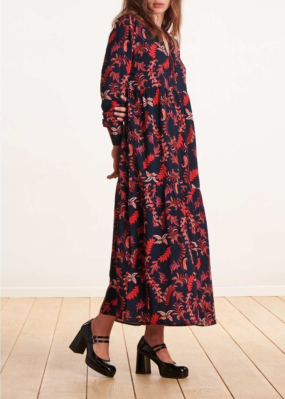 Robe longue à imprimé bleu et rouge