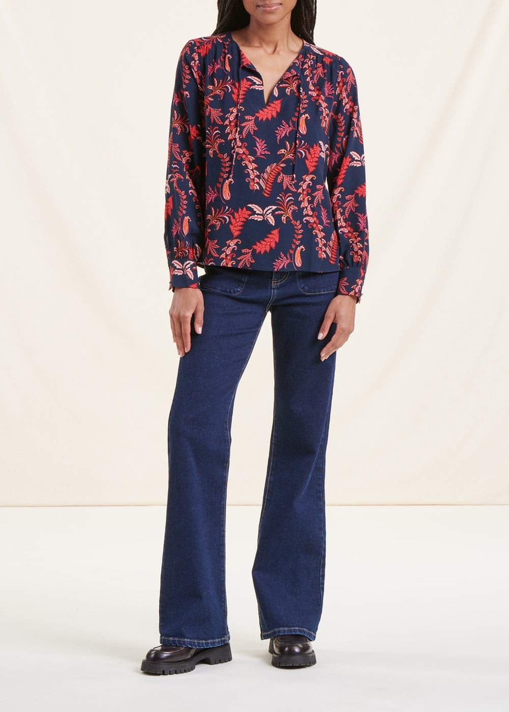 Top con stampa blu e rossa