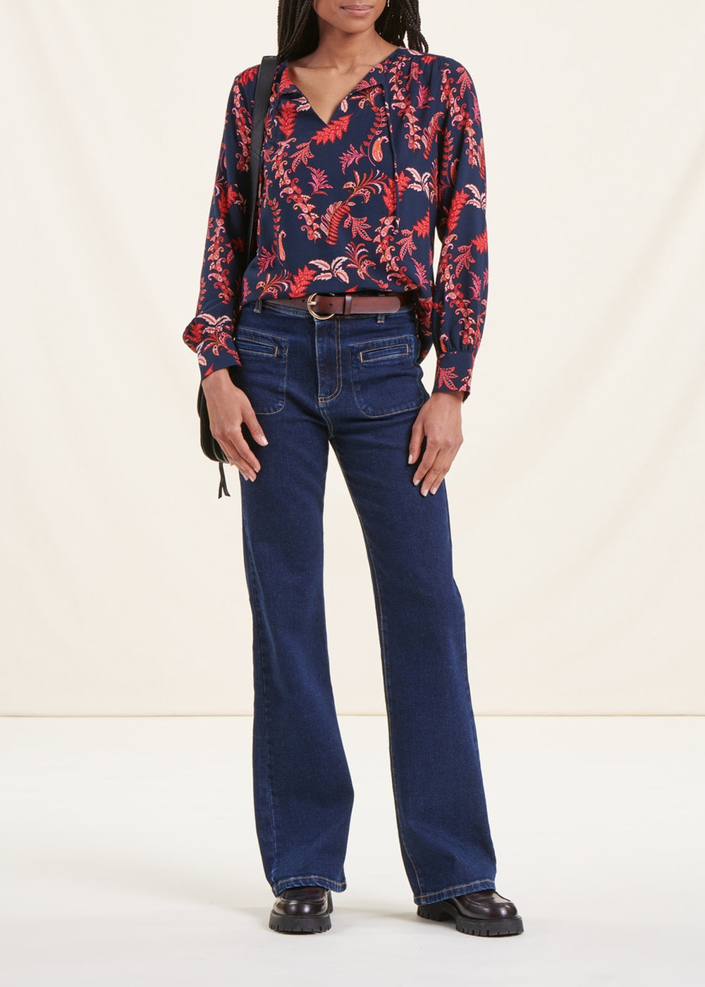 Top con stampa blu e rossa