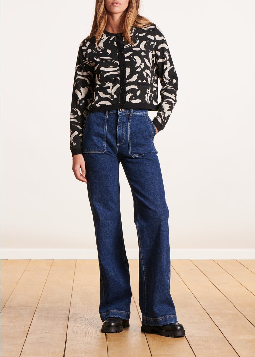 Short black and white jacket with round neckline