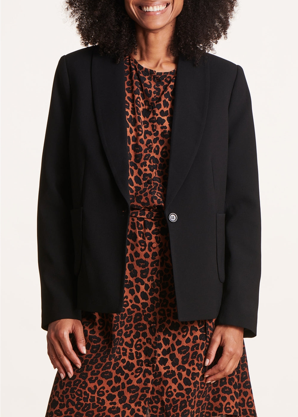 Schwarze Schneiderjacke mit Smokingkragen